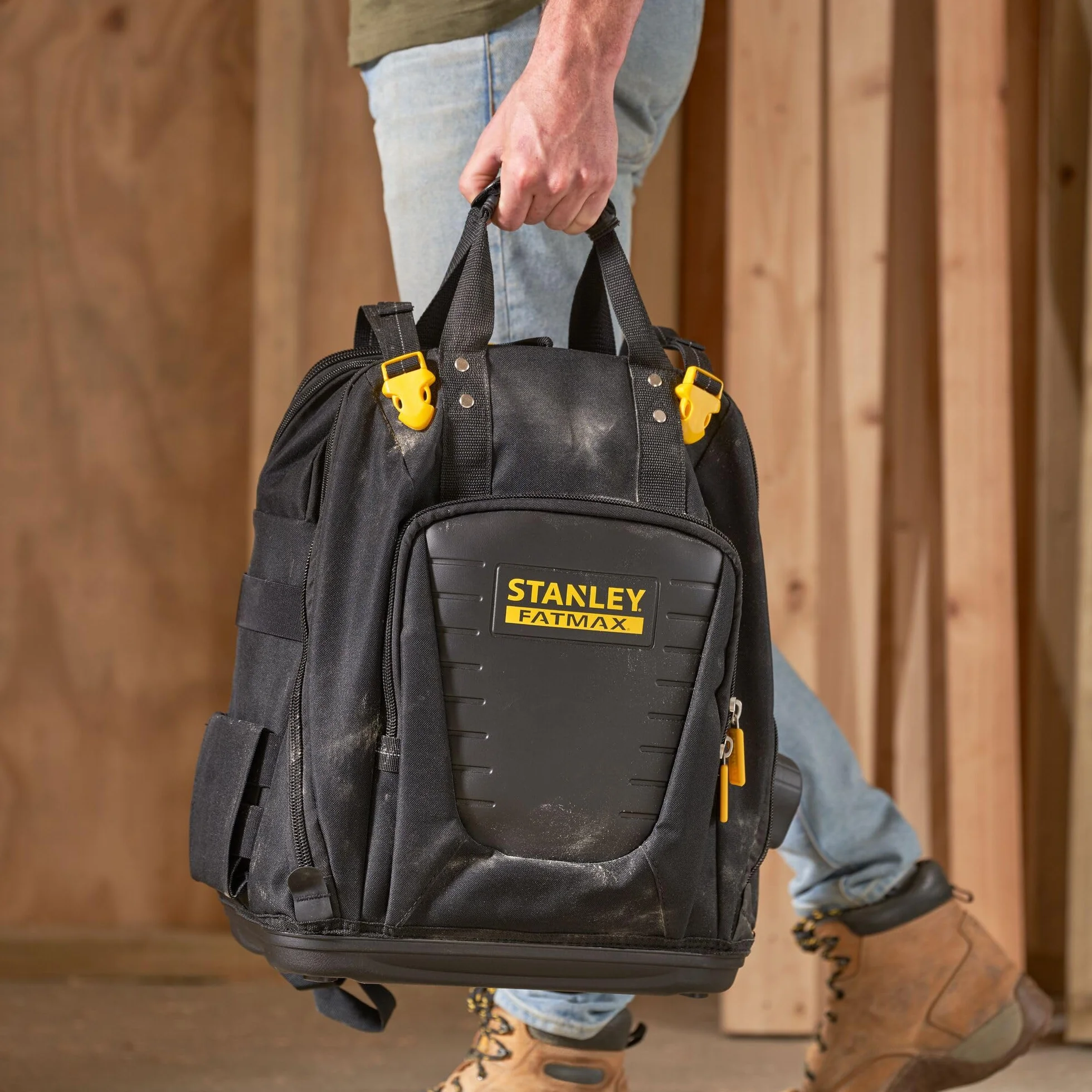 STANLEY FATMAX Mochila de acceso fácil, para herramientas, duradera y espaciosa, compartimento para portátil, múltiples bolsillos, base impermeable, 48x34x19 cm, FMST1-80144