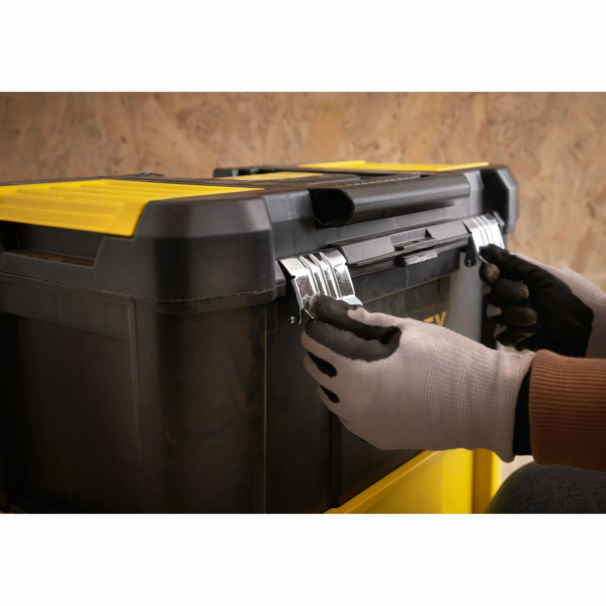 STANLEY Caja de Herramientas Rodante Esencial, Taller Móvil 3 en 1 con Unidades Apilables, Solución Portátil para Herramientas, STST1-80151.