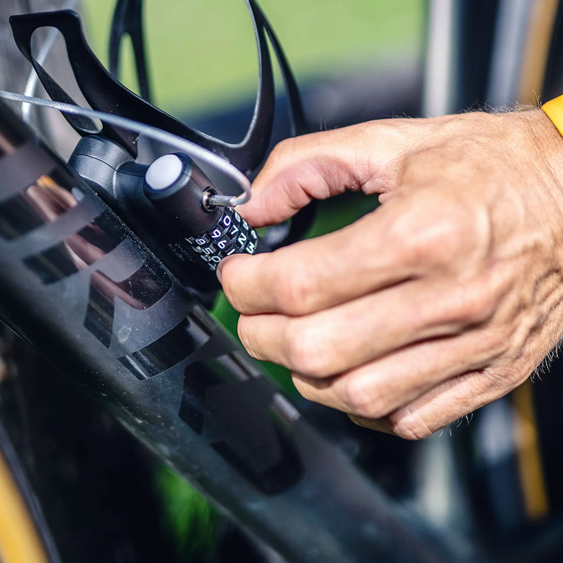 ABUS candado de cable extensible - SportFlex 2504 - candado de bicicleta para montar debajo del portabidón - candado de combinación - ligero, flexible, ocupa poco espacio - longitud del cable 90 cm