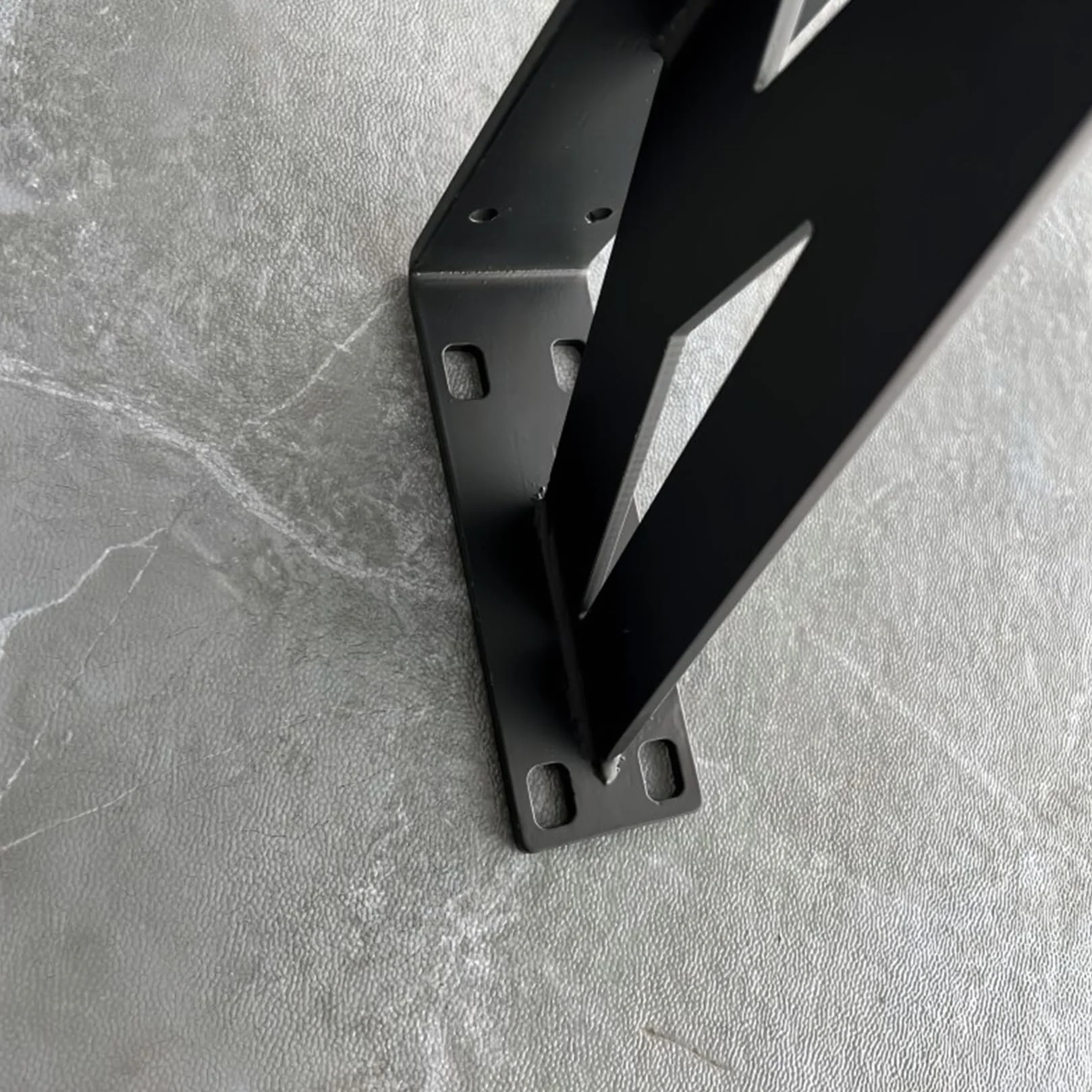 2 Piezas Soportes para Estantes de Pared, Escuadra para Estanterías,Soporte para Estanterías Pesados,Soportes Estantes Triangulares de 90 Grados Angular,con Tornillos (60cm)
