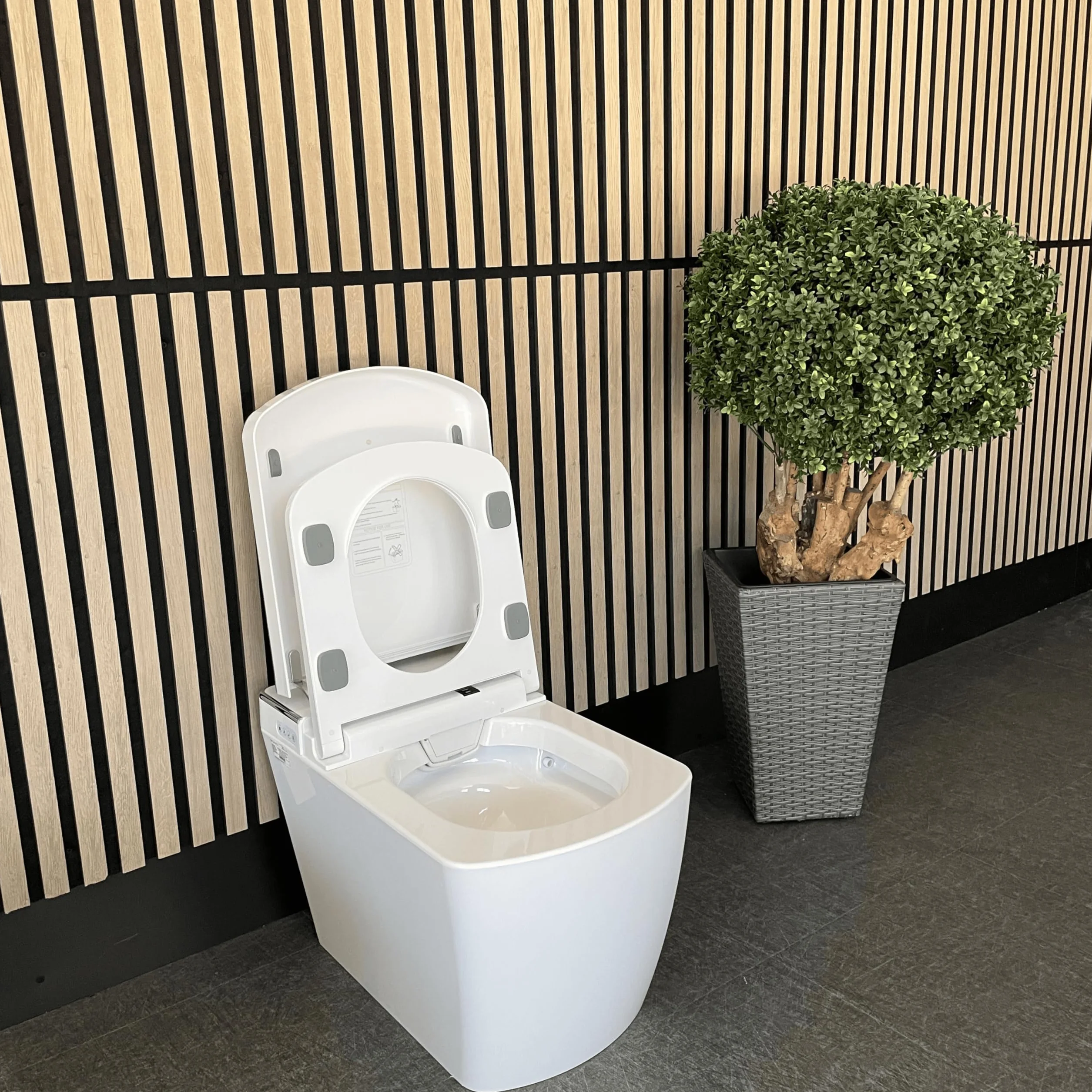 Inodoro Inteligente de Estilo Japonés Tokio | Temperatura asiento ajustable | Chorrito de agua | Mando a distancia | Descarga automática.