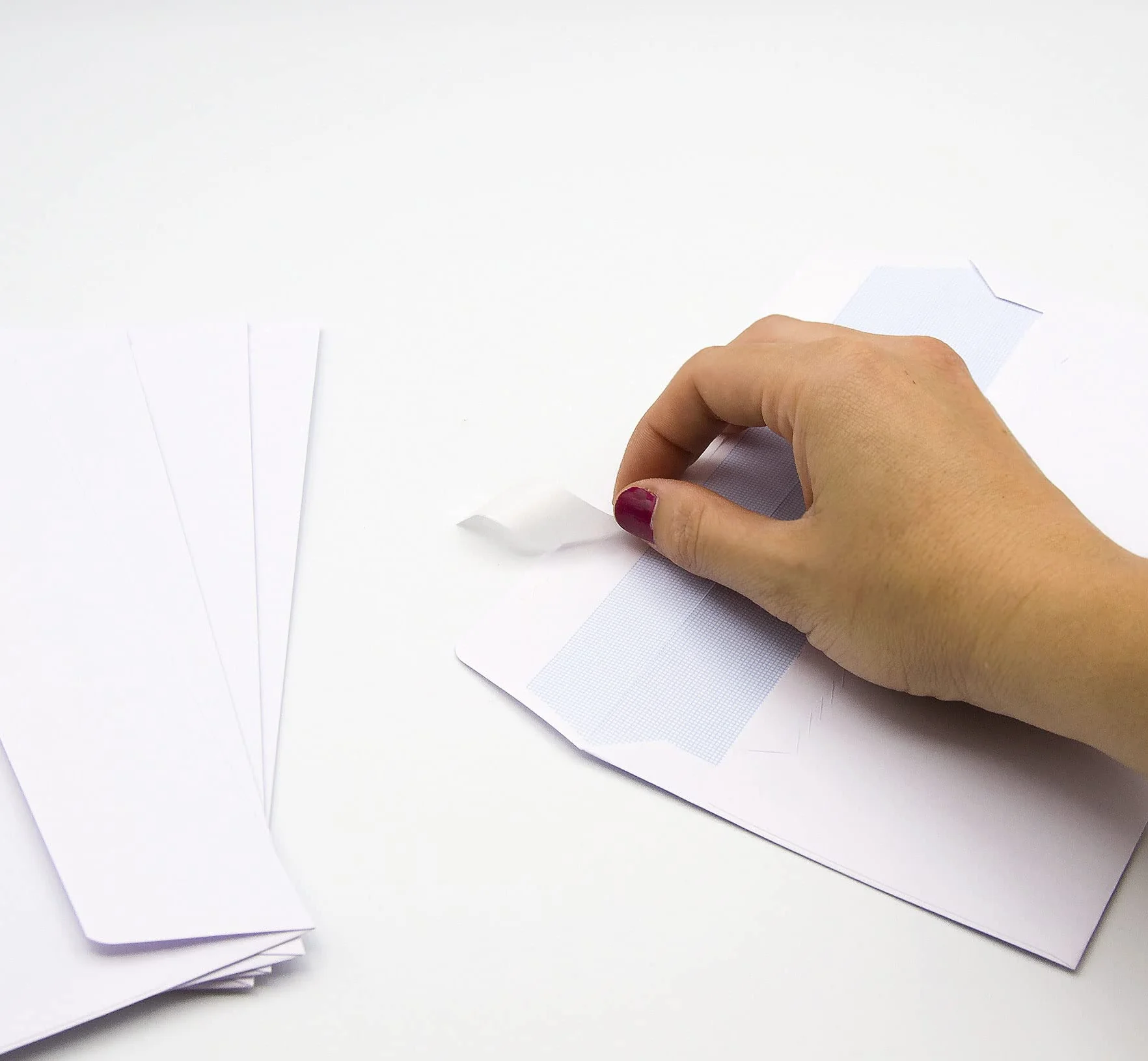 Sobres de Papel Blanco Americano Autocierre con Tira de Silicona 100 Unidades