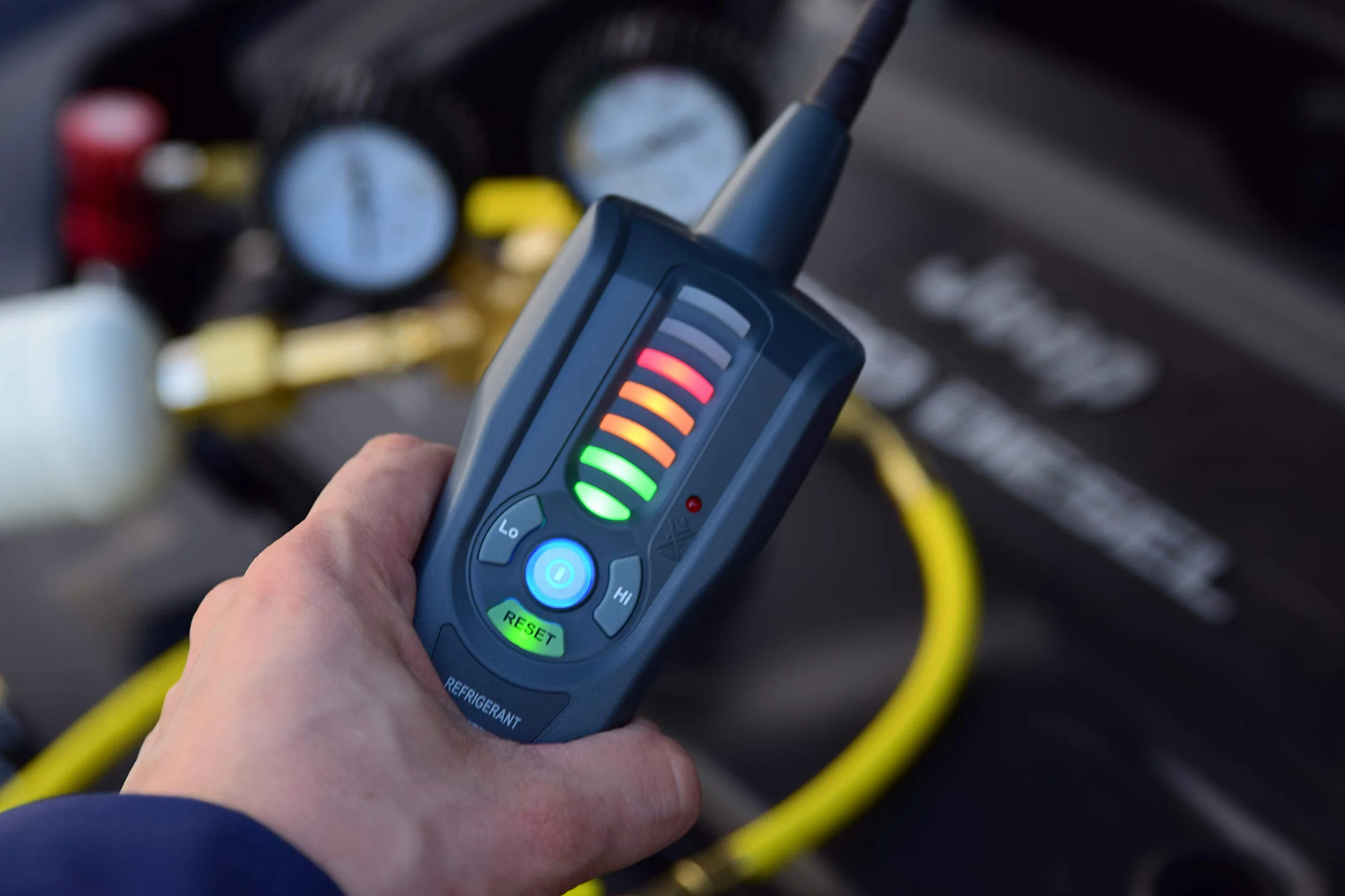 Detector electrónico de fugas de gas con bomba de succión para aire acondicionado de coche