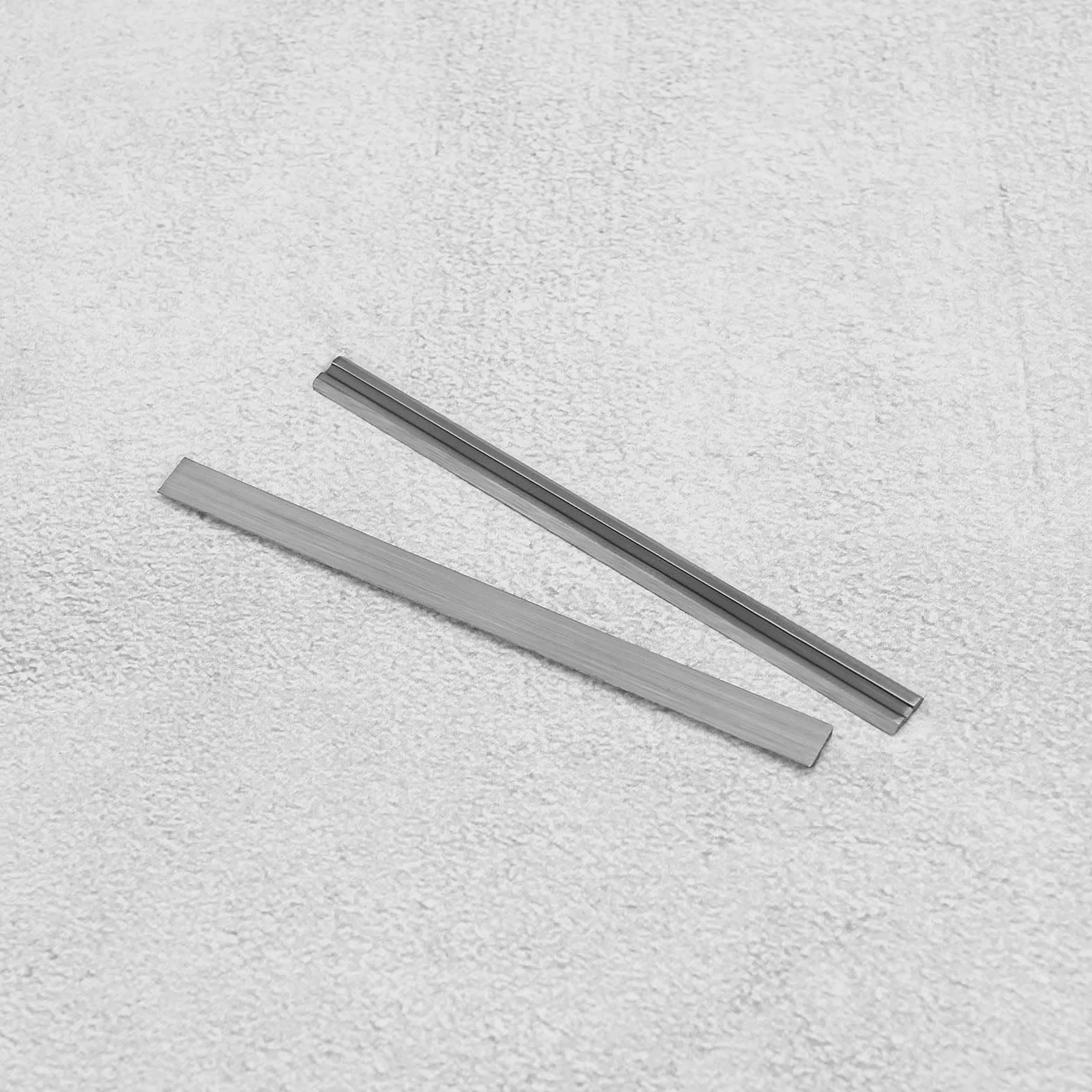 SG Store 4 Piezas Cuchillas Cepilladoras de Madera de Acero de Alta Velocidad Reversibles Compatible con Bosch PHO 20-82/PHO 100/GHO 40-82 C Cuchillas Cepilladoras de Carburo 82x5,5x1,1mm