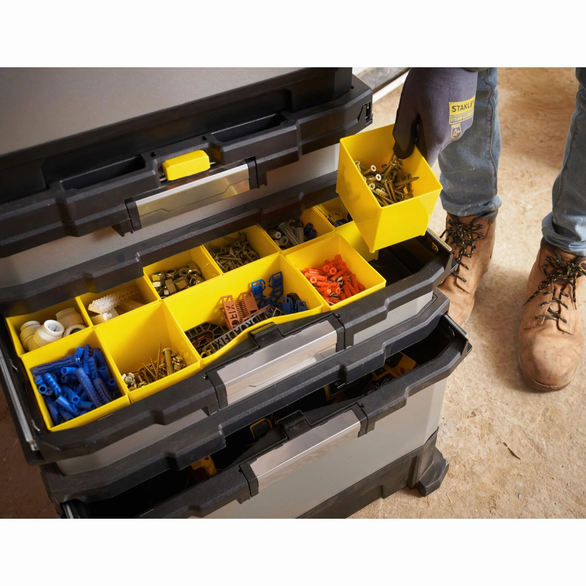 STANLEY FATMAX Taller Móvil Metálico, Carro de Herramientas, Caja Versátil para Piezas Pequeñas y Grandes, Ruedas 17cm, Cierres Metálicos Antioxidantes, 1-95-622