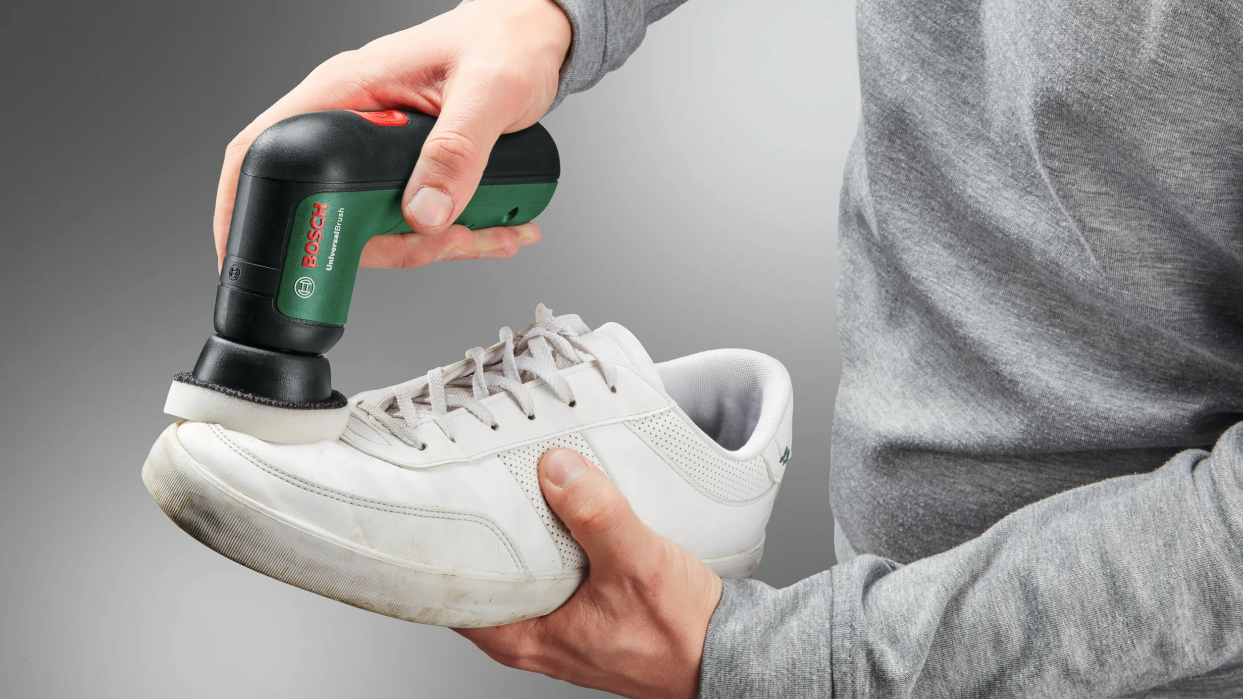 Bosch Cepillo de Limpieza eléctrico UniversalBrush (Incluye batería de 3,6 V integrada, 1 Cable Micro USB y 4 Accesorios de Limpieza, en Caja de cartón)