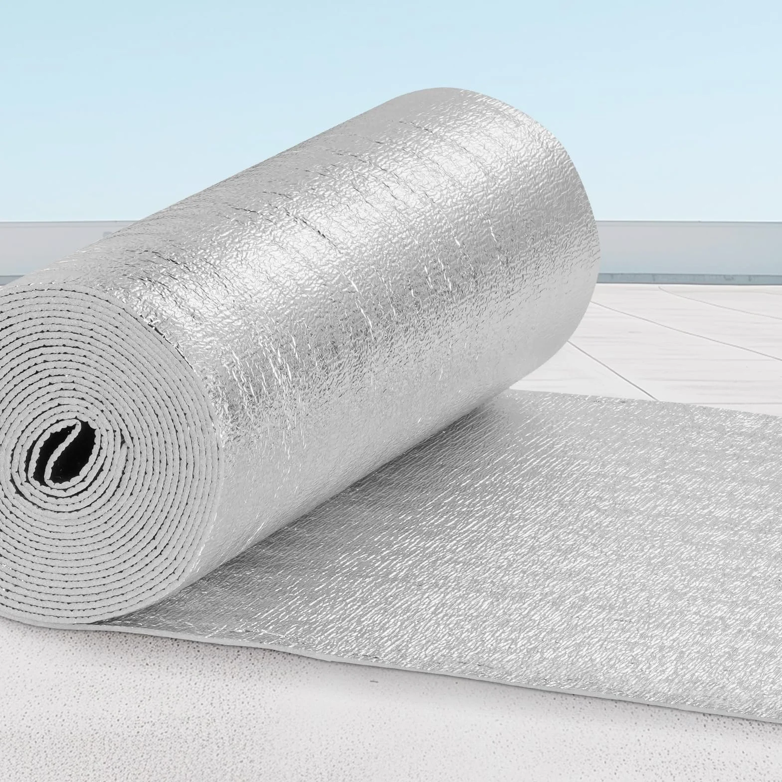 VEVOR Aislamiento Térmico Reflectante Doble Rollo de Aislamiento Barrera Radiante 7,6 x 0,6 m Núcleo de Espuma EPE Espesor de 3,2 mm Lámina de Aluminio Doble Cara para Ventana, Techo de RV
