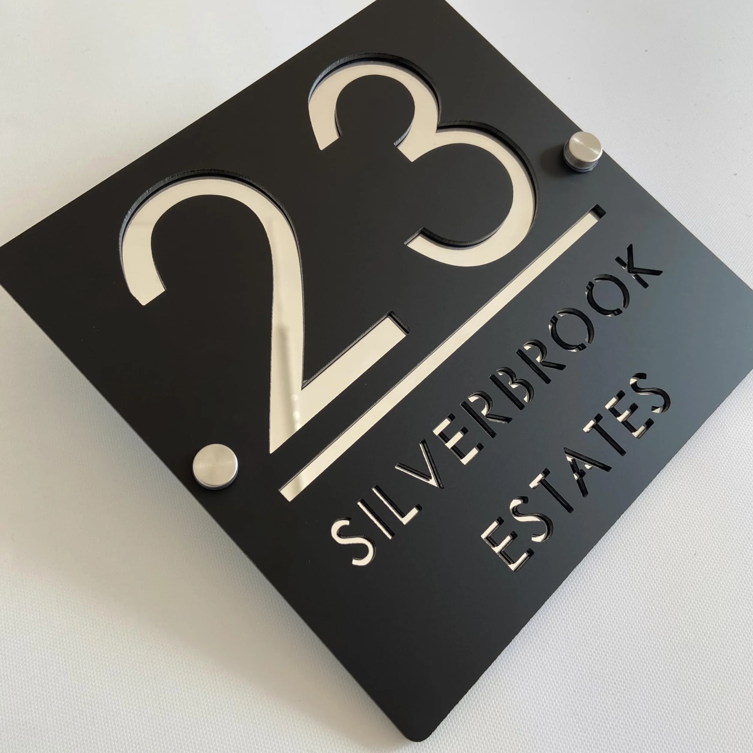 Placa de Número de Casa Personalizada 3D en Acrílico Negro y Plateado, Números Flotantes, Señalización Resistente al Clima para Puerta Interior y Exterior, Ideal para Hogar, Hotel, Apartamento, Tienda