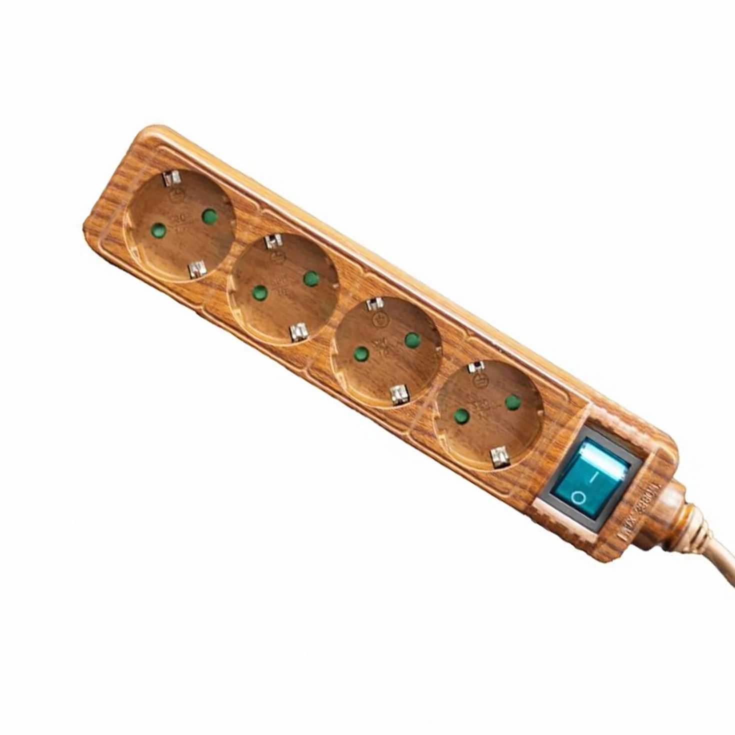 Base IV con conexión a Tierra y Cable de 1.5 m. Incluye Manguera de 3 x 1.5 mm y un Interruptor de Madera. Ideal para usos múltiples, garantizando Seguridad y eficiencia en la conexión.
