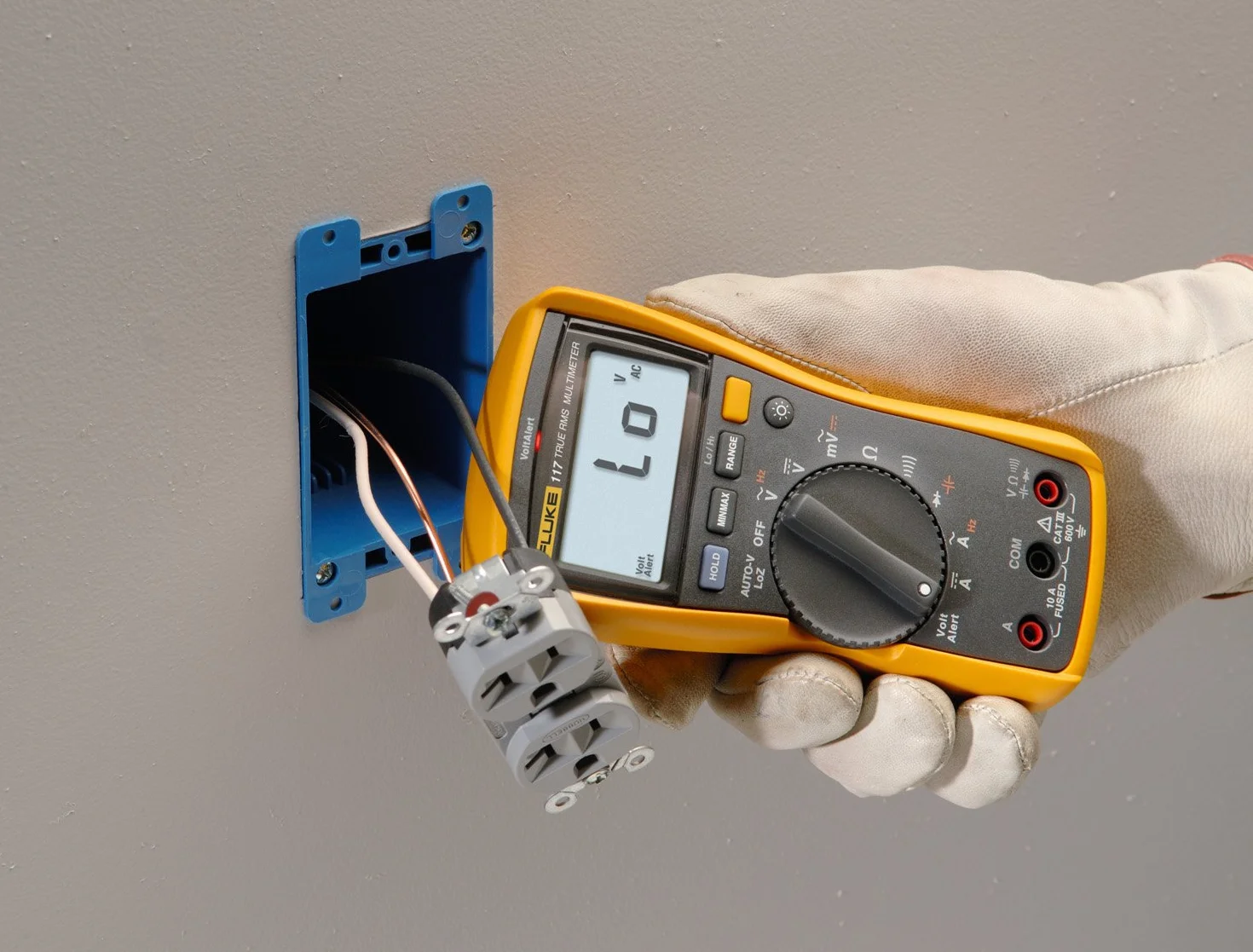 Multímetro digital para electricistas Fluke 117 con detector de voltaje sin contacto