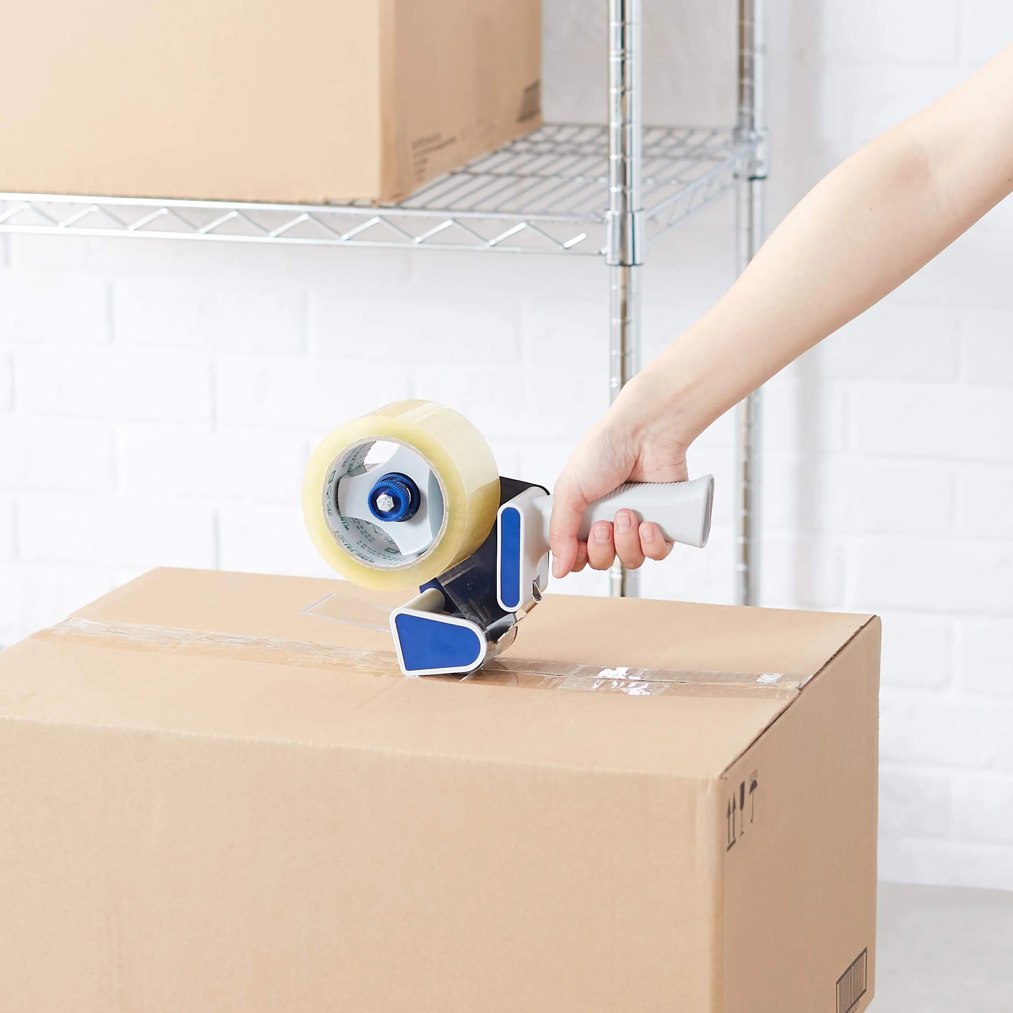 Amazon Basics Dispensador de cinta de embalaje, 4,78 cm