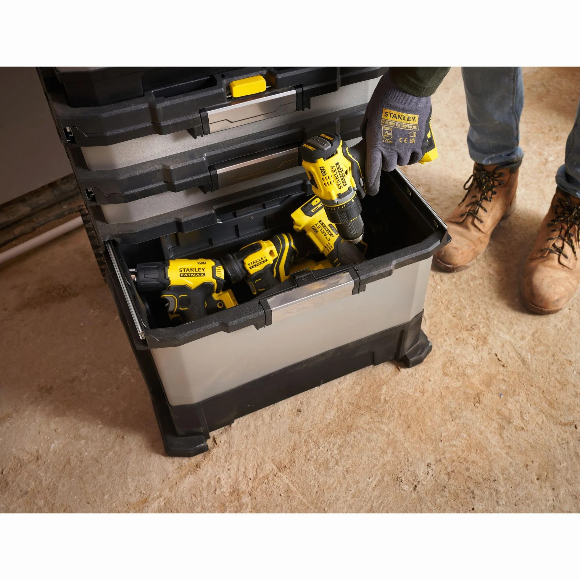 STANLEY FATMAX Taller Móvil Metálico, Carro de Herramientas, Caja Versátil para Piezas Pequeñas y Grandes, Ruedas 17cm, Cierres Metálicos Antioxidantes, 1-95-622
