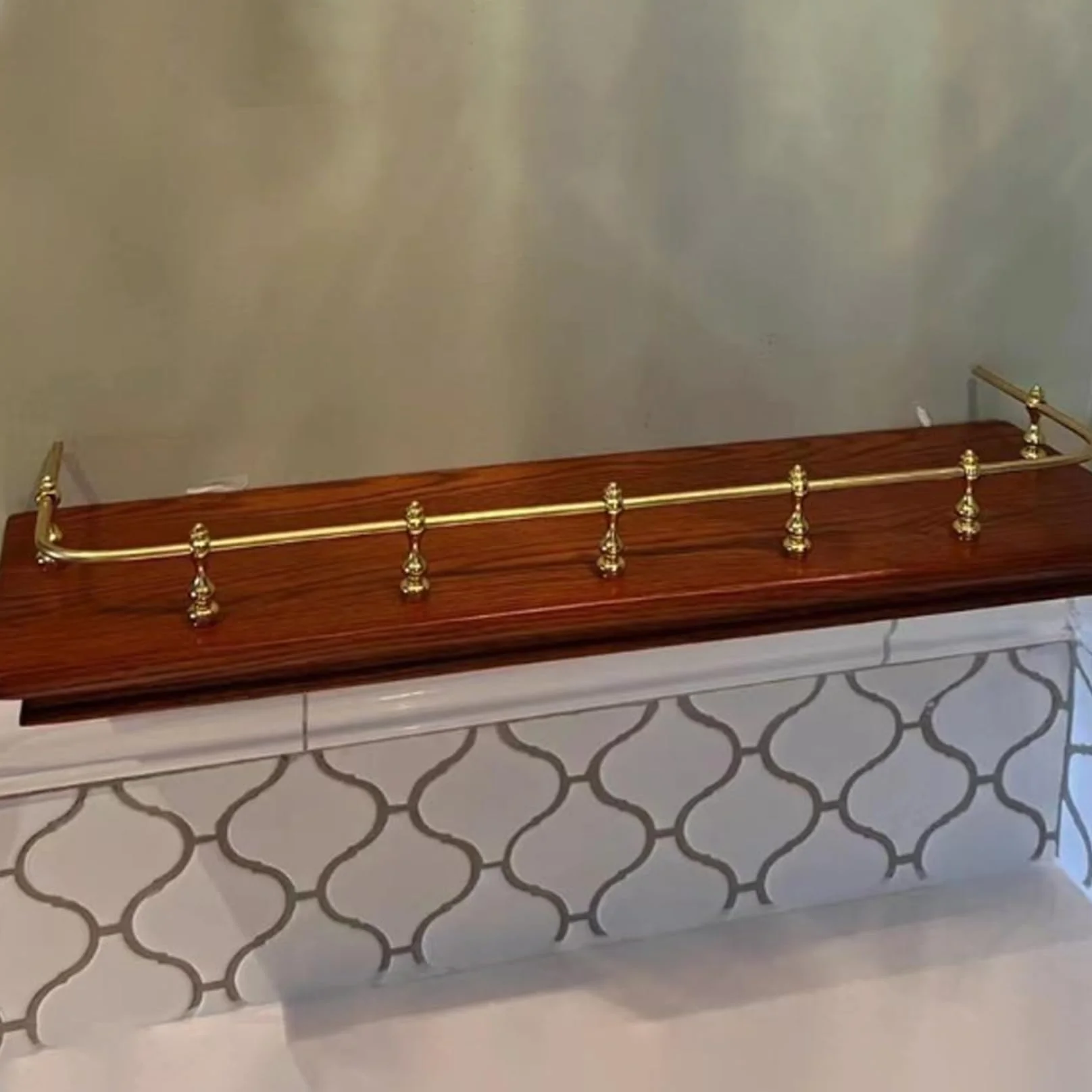 Riel de galería de 6 piezas, riel de estante de aleación de zinc, husillos de metal resistentes para escaleras, rieles de galería dorados para estantes, gabinete de vino, dorado