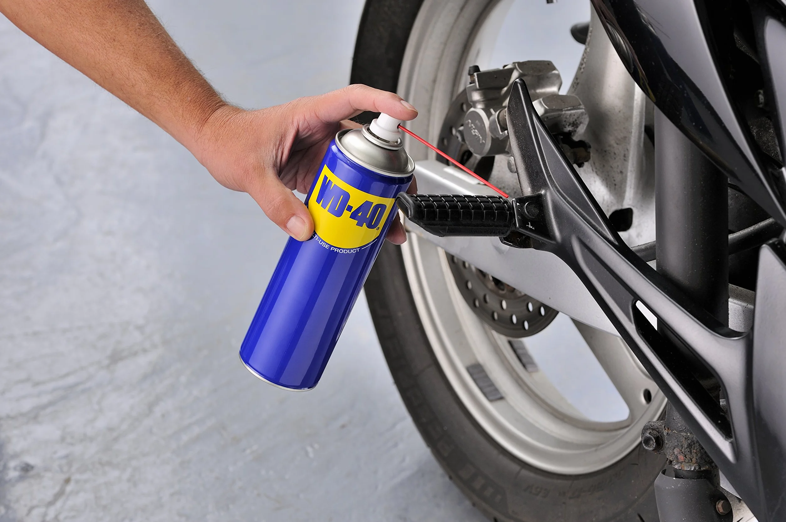 WD-40 Producto Multi-Uso- Spray 400ml-Lubrica, Afloja, Protege del óxido, Dieléctrico, Limpia metales y plásticos y Desplaza la humedad