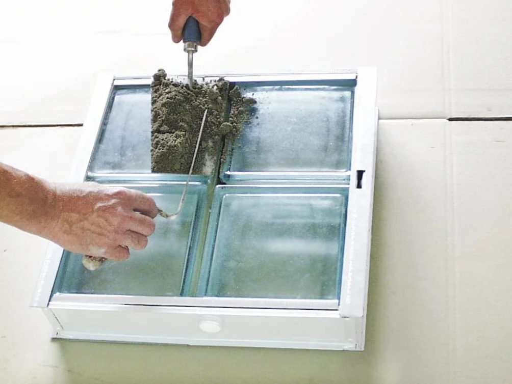 Ventana/Marco abatible y basculante para 2 bloques de vidrio de cm 19x19x8 | Unidad de venta 1 Ventana por 2 bloques de vidrio