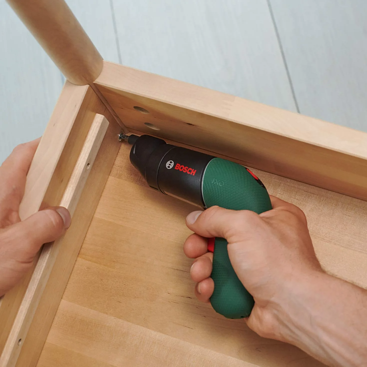 Bosch atornillador a batería IXO Set (6.ª generación, verde, con adaptadores angular y excéntrico IXO, CONTROL DE VELOCIDAD variable, recargable con cable micro-USB, en maletín blando)