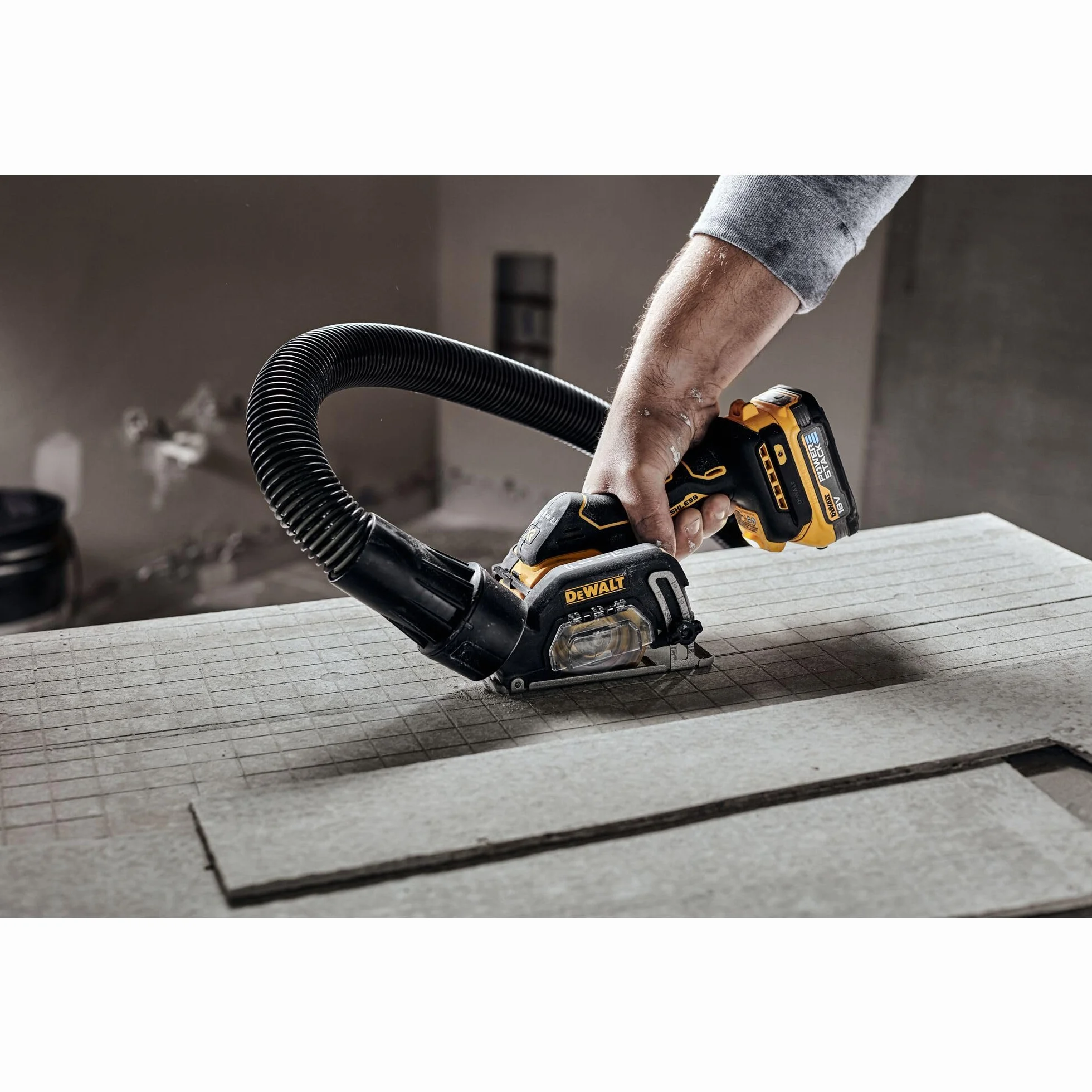 DEWALT DCS438E2T-QW - Cortadora multimaterial 18V Powerstack, Ø de disco 76mm, Motor sin escobillas, M10, Incl. cubierta protectora, 3x discos de corte, 2x baterías Powerstack de 1,7 Ah, Cargador