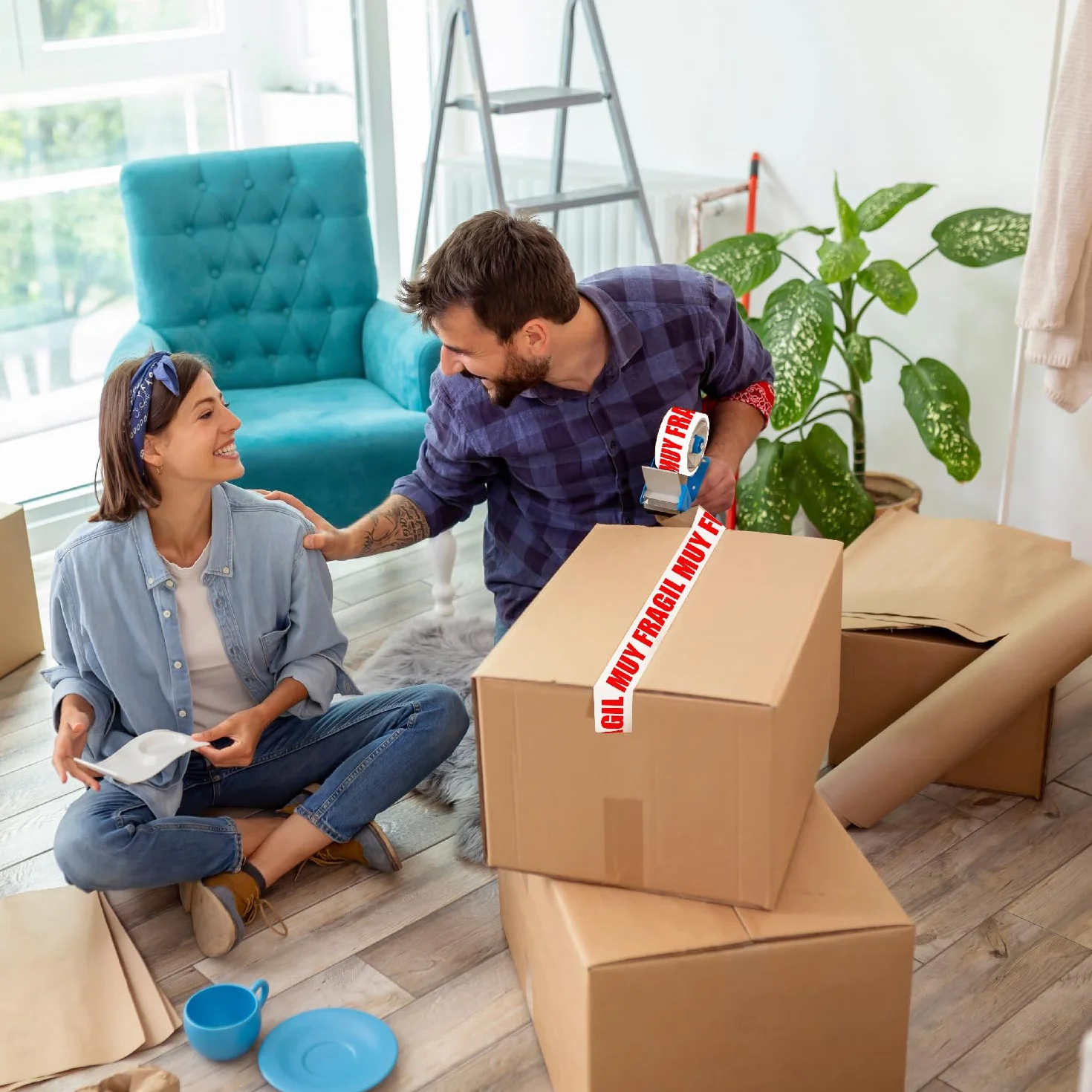 Cinta de Embalar, Cinta Adhesiva Blanca con Texto "MUY FRAGIL" en rojo, Cinta de Embalaje para Cajas Mudanza y de Envío, Transporta Cajas de Forma Segura, Cinta de Embalar 48mm x 132m - SIDI (24 uds)