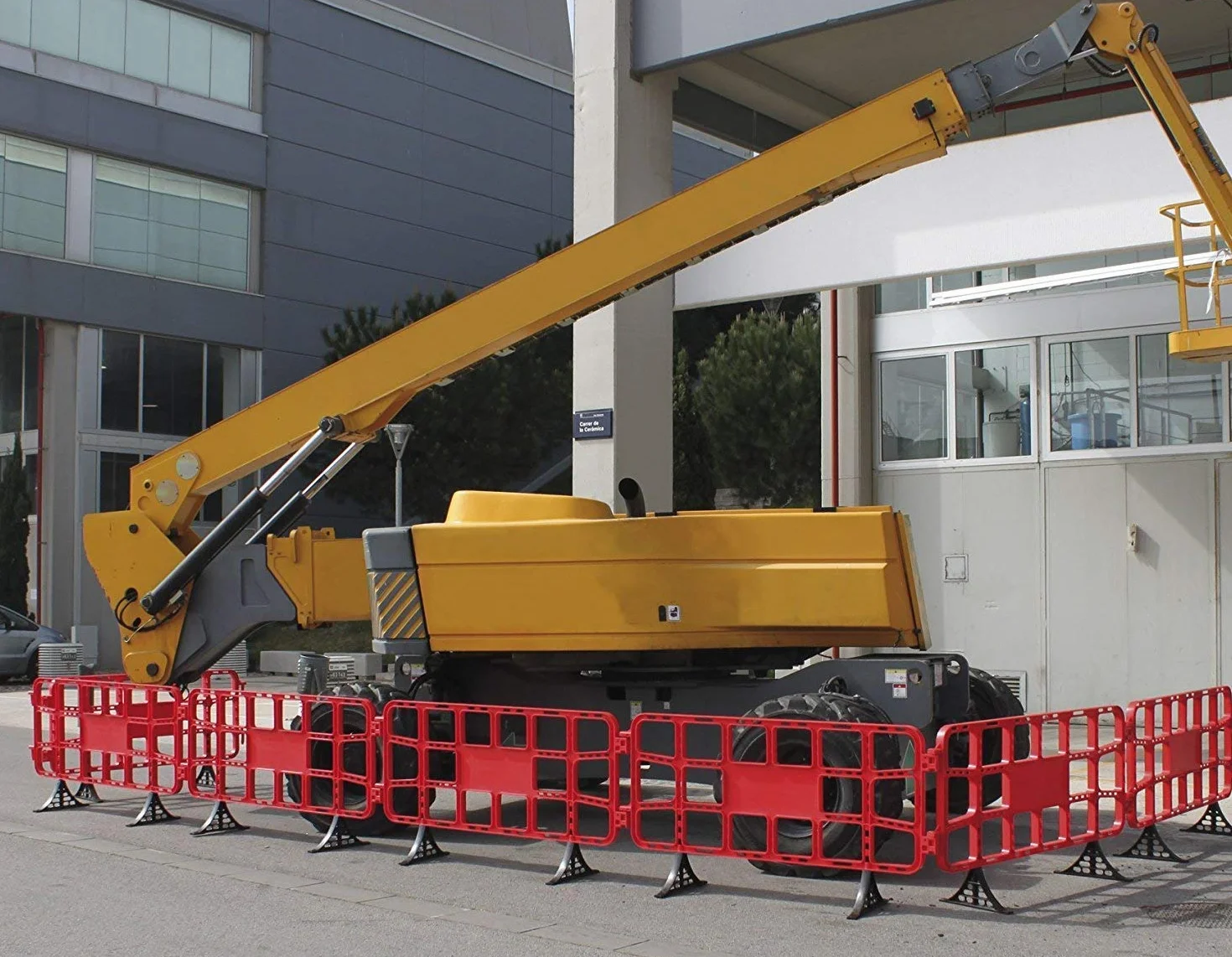 PAL | Valla de Obra Peatonal de Plástico 2 metros Roja | Diseño Innovador y Sin Mantenimiento | Fácil Transporte y Almacenamiento | Ideal para Seguridad y Publicidad, Rojo - (2- Vallas)