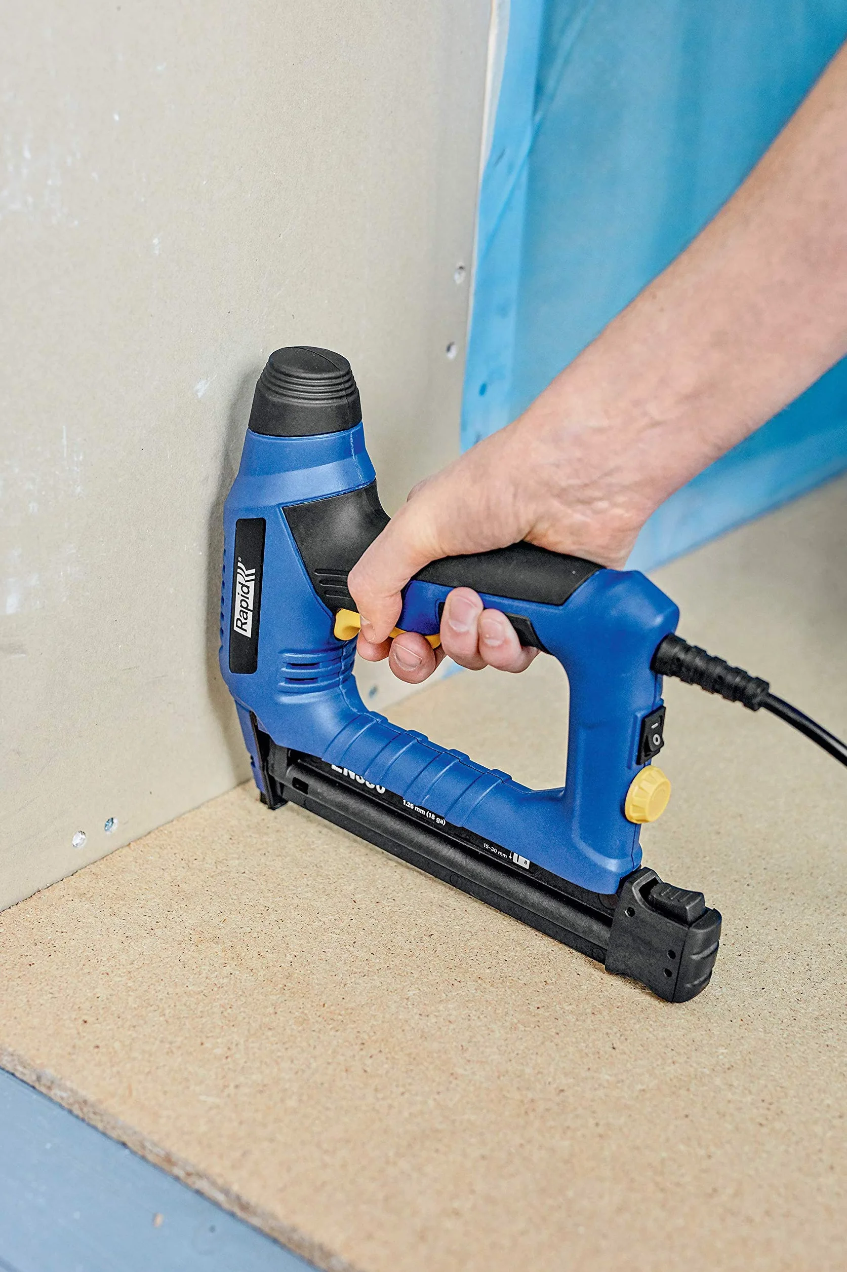 Rapid EN330 Grapadora Clavadora Eléctrica Instantánea para Madera, Marcos y Manualidades o Decoración para Clavos N.º 8 (5001386)