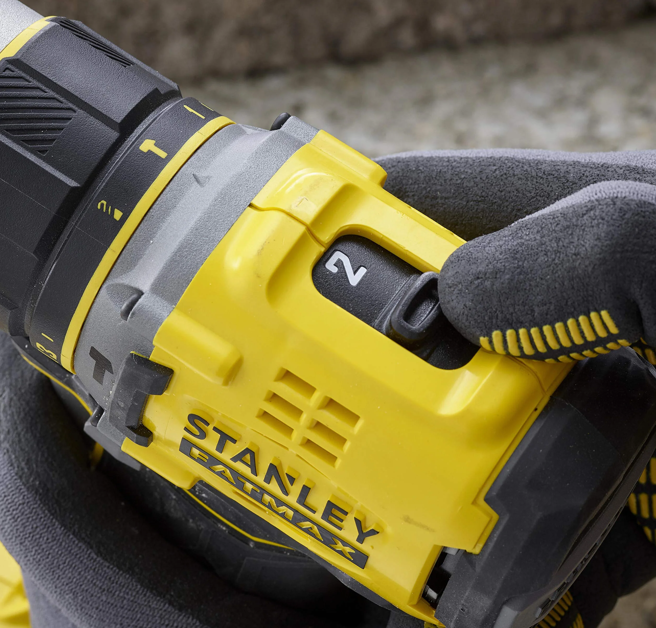 STANLEY FATMAX Taladro Percutor Sin Cable V20 (18V), Motor Sin Escobillas, 80Nm, 2 Baterías 2Ah, Cargador, Maletín, Portabrocas Metálico 13mm, 14 Posiciones de Par, SFMCD721D2K-QW