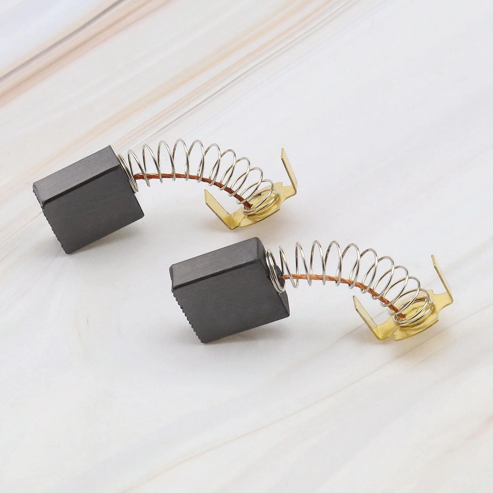 ECSiNG 2 Pares de Cepillos de Carbón 7x17x17mm Compatible con Sierra Ingleteadora Rexon M2500A Piezas de Repuesto para Herramientas Eléctricas Accesorios para Herramientas Eléctricas