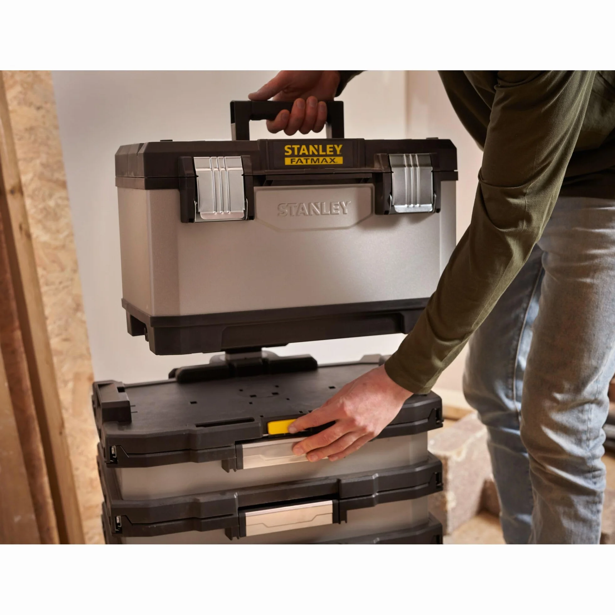 STANLEY FATMAX Taller Móvil Metálico, Carro de Herramientas, Caja Versátil para Piezas Pequeñas y Grandes, Ruedas 17cm, Cierres Metálicos Antioxidantes, 1-95-622