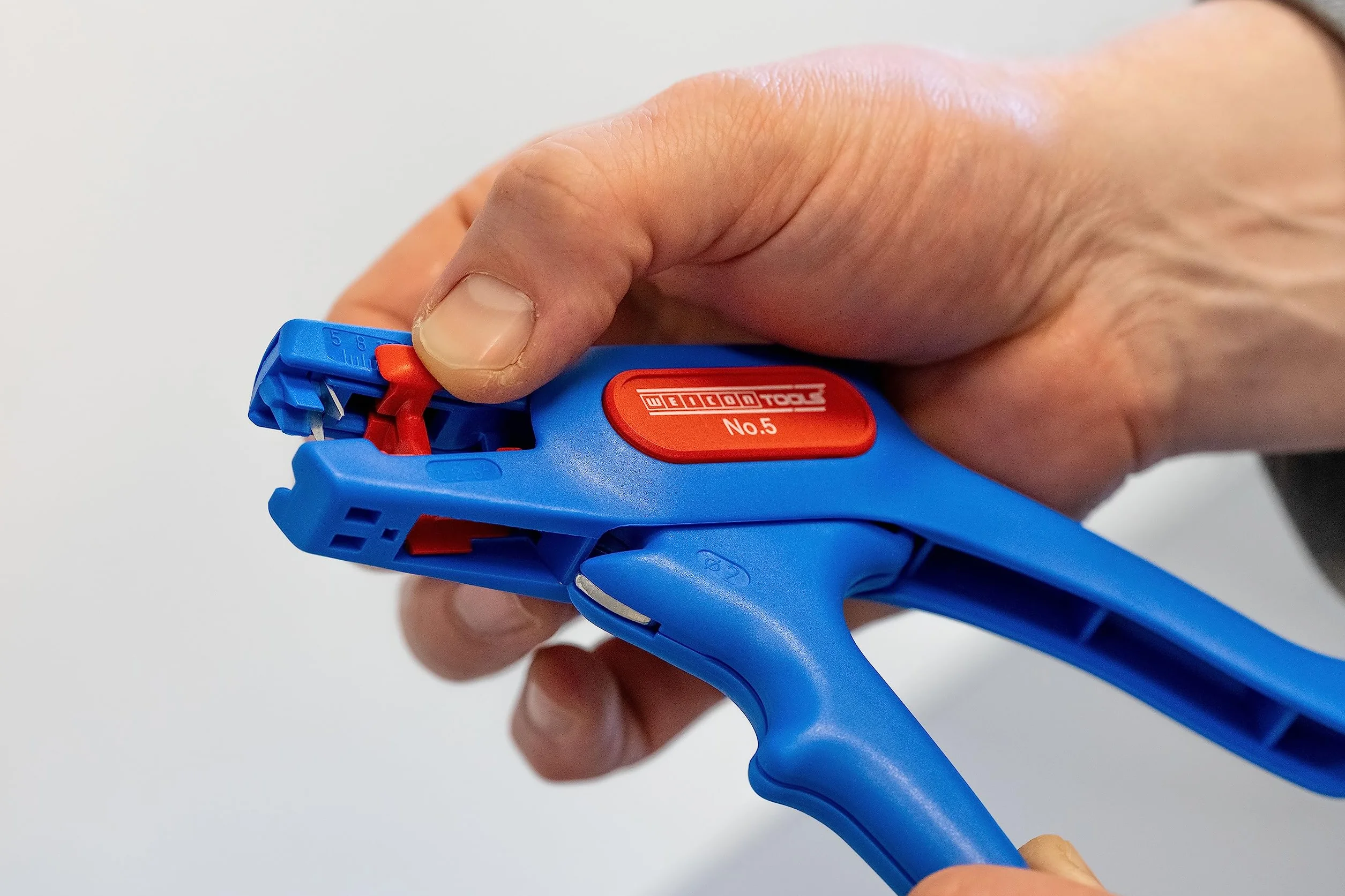 WEICON TOOLS Nº 5 - Juego de 2 pelacables automáticos, 0,2 – 6 mm², pelacables con cortador lateral de hasta 2 mm