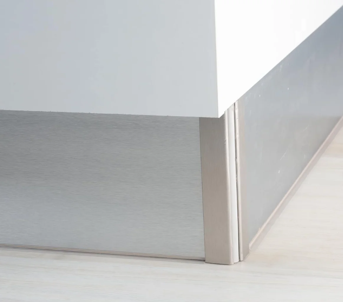 AZERODESIGN-Zocalo Cocina- Rodapie PVC -Rodapie Aluminio Cepillado- Disponible en Varios Colores y Medidas-Incluye Goma Transparente Inferior -Rodapie Cocina (ALUMINIO, 165MM X 2 MTS)