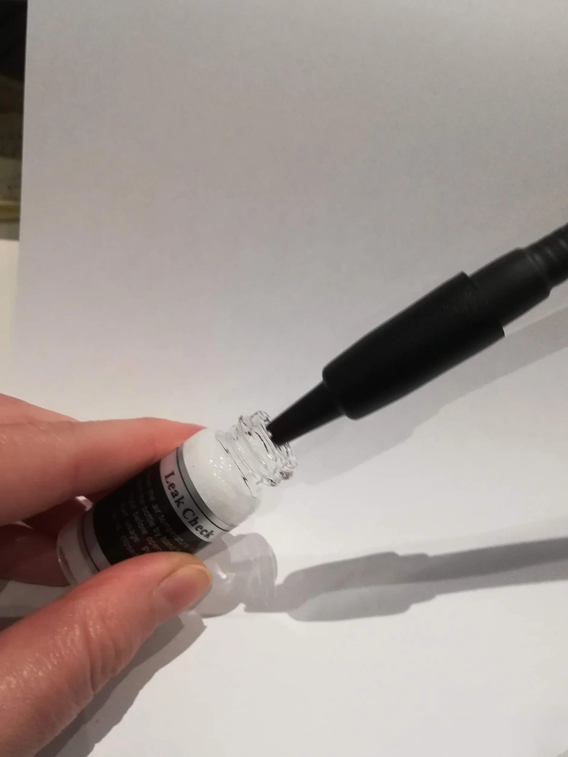 Detector electrónico de fugas de gas con bomba de succión para aire acondicionado de coche