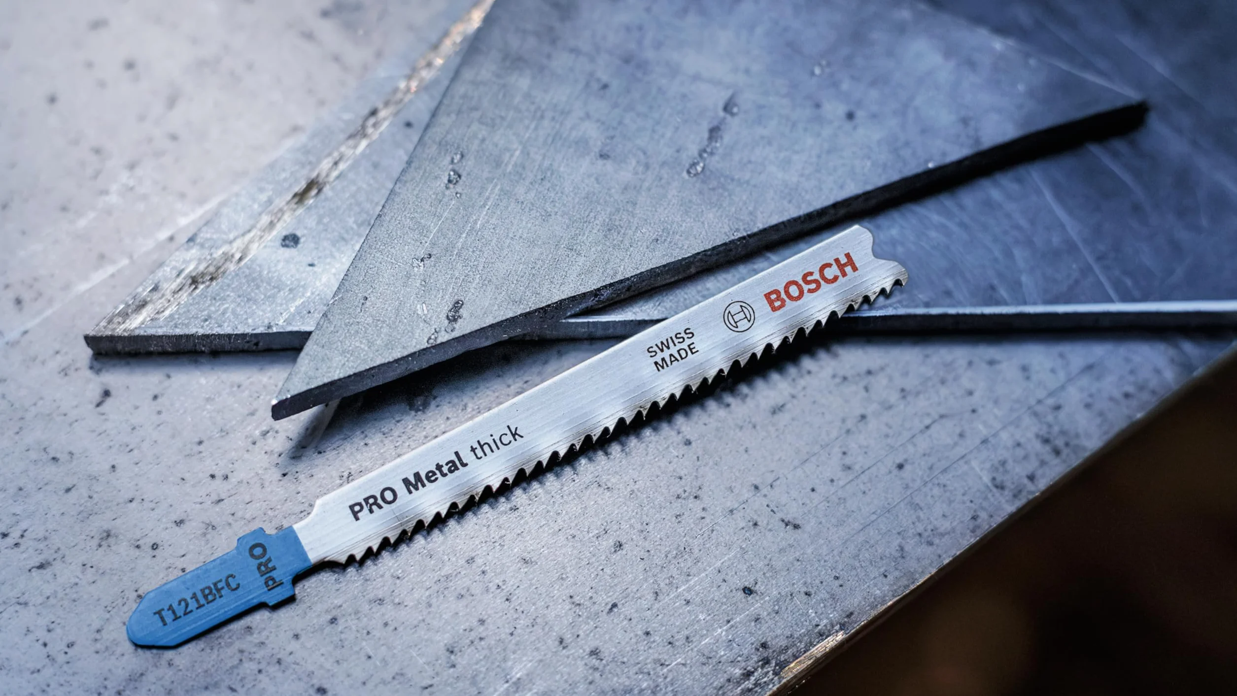 Bosch 25 hojas de sierra de calar PRO Metal thick T121BFC (para chapas de acero, chapa de acero, longitud 92 mm, sierra de calar profesional)