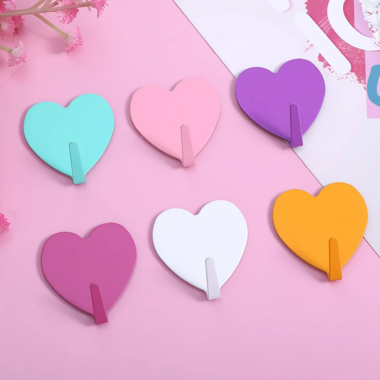 Dimeho 6 ganchos autoadhesivos de pared ganchos decorativos para colgar perchas de acero inoxidable coloridos ganchos adhesivos sin taladrar para toallas de baño, casa, llaves, cocina, oficina, aula