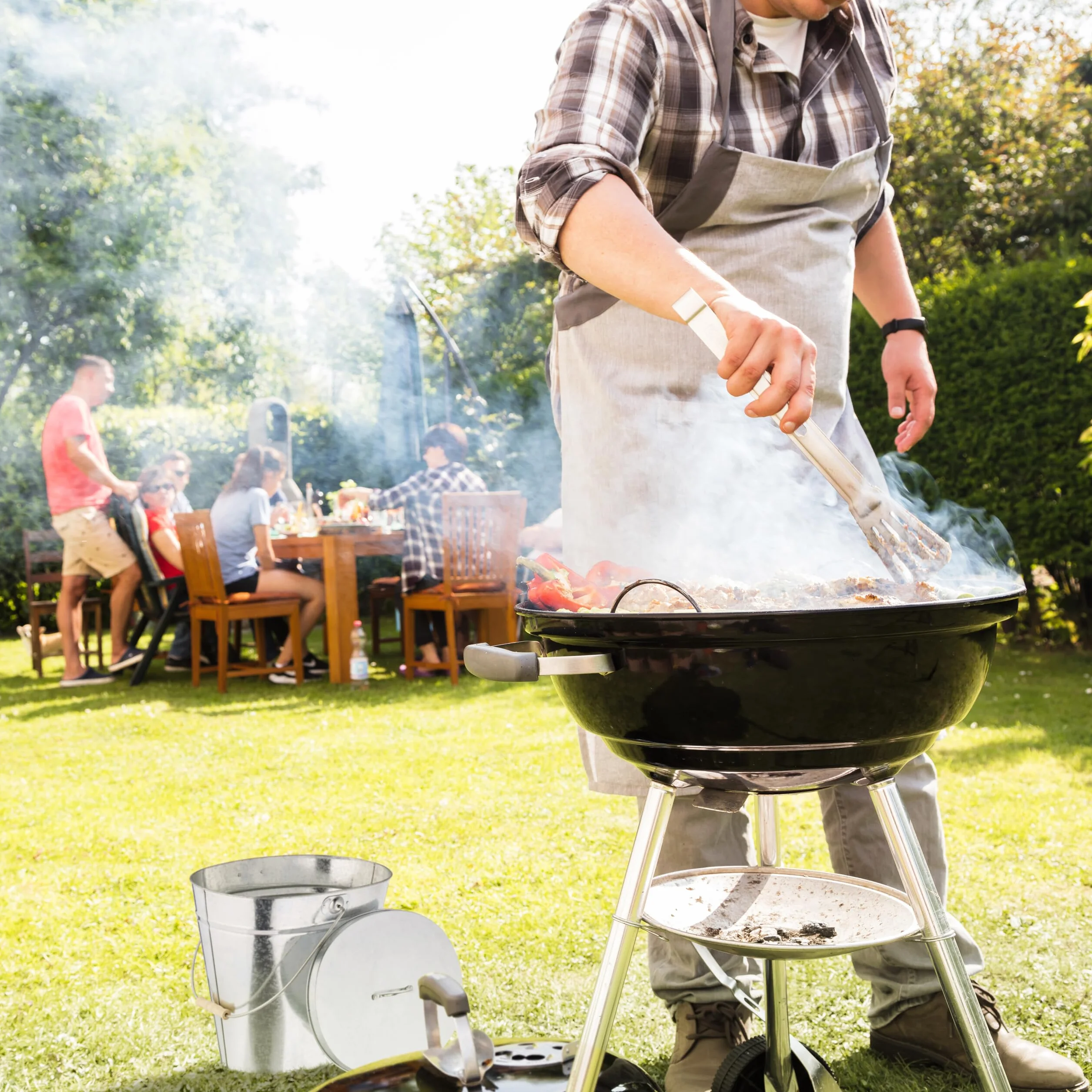 Relaxdays Cubo Cenizas con Tapa, 22 L, Accesorio Chimenea, Estufa, con Asa, Carbón y Ceniza, Acero Galvanizado, Plateado