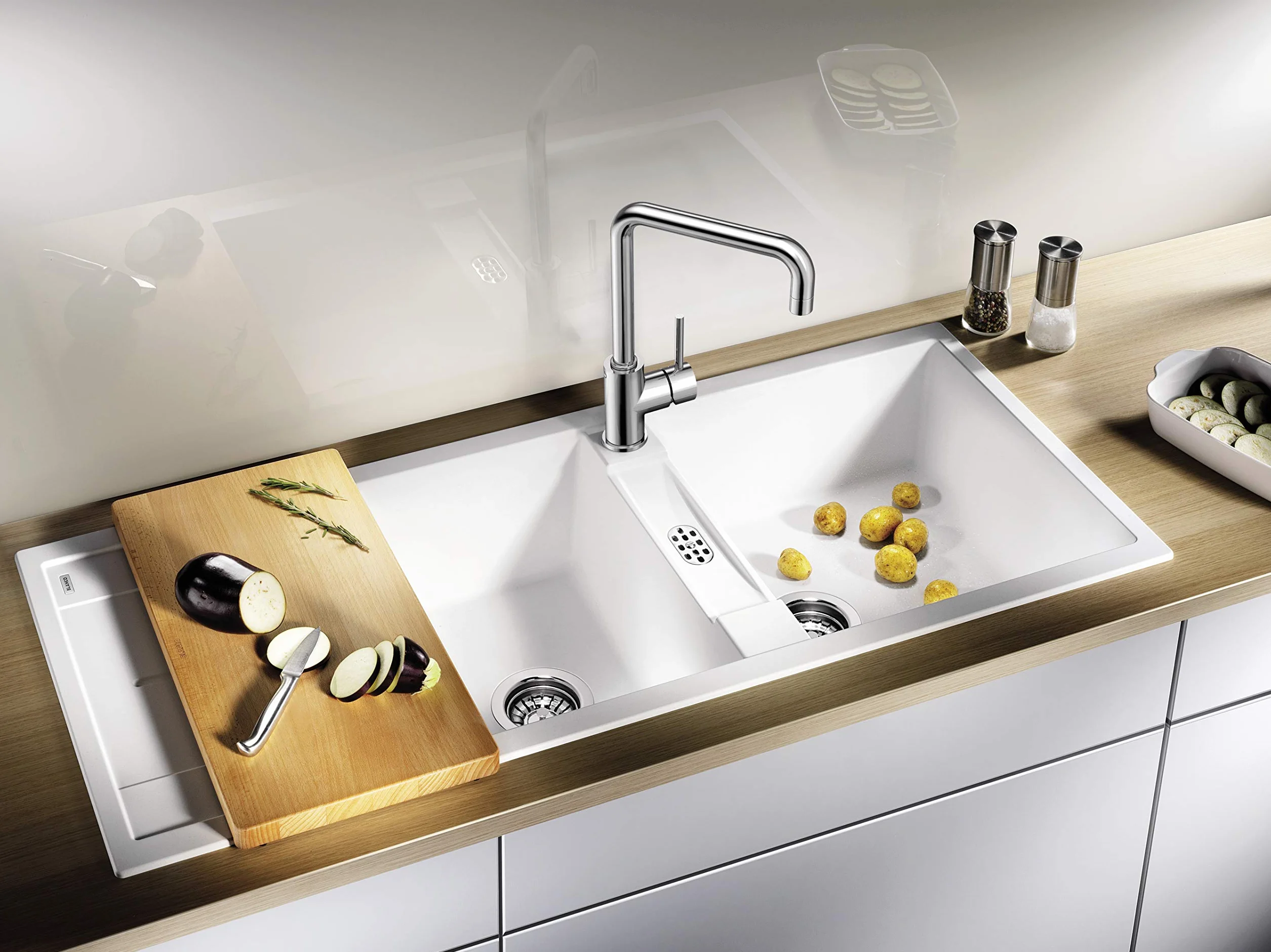 BLANCO 218313 Tabla de cortar de madera de haya maciza, a juego con el fregadero, accesorios para el fregadero, madera de haya, 546 x 266 x 34 mm