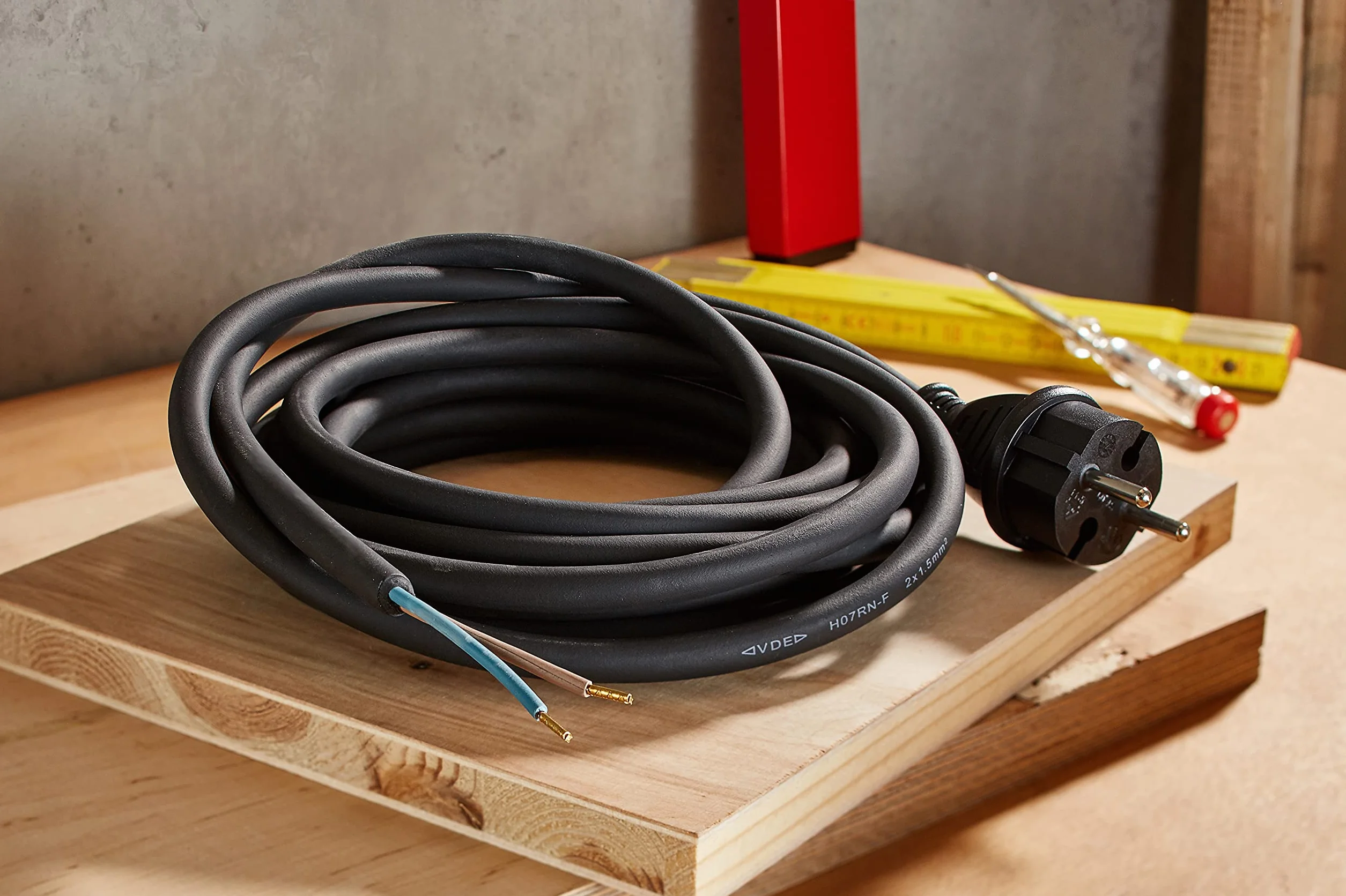 as - Schwabe cable de conexión goma 5 m H07RN-F 2x1,5 - enchufe europeo tipo CEE 7/17 sin tierra - 230 V / 16 A - extremo de cable pelado de 50 mm - IP44 resistente polvo y salpicaduras - negro, 70558