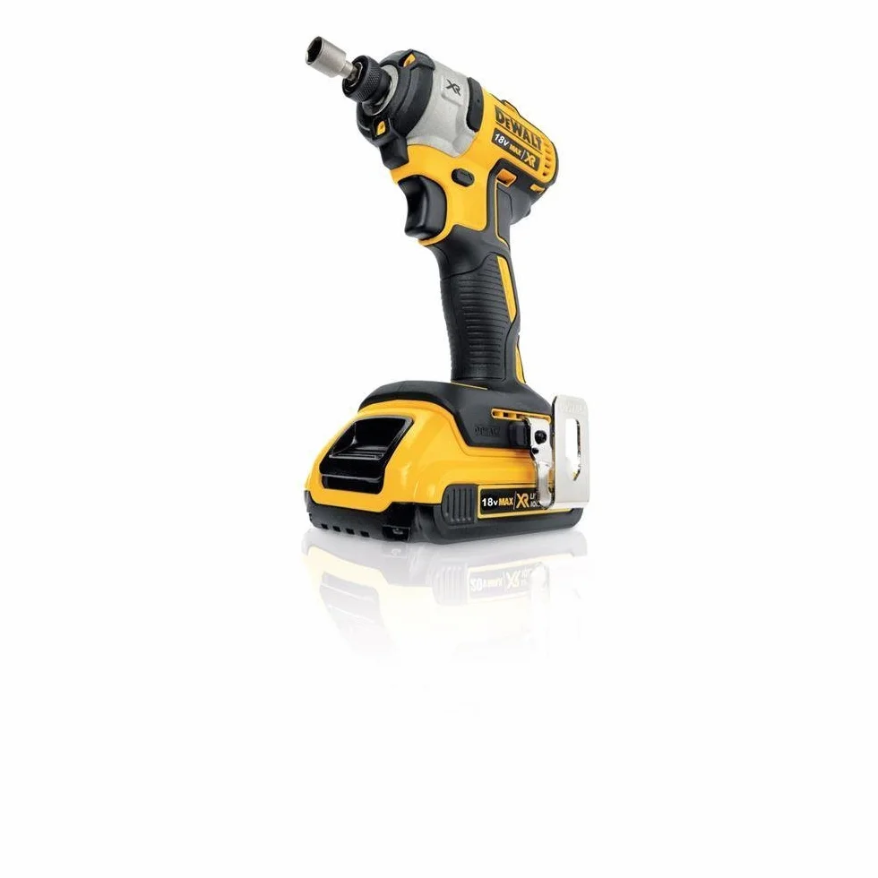 DEWALT DCF887D2-QW - Atornillador Impacto sin Escobillas XR 18 V, 2.0 Ah, 205 Nm, 3 Velocidades, Motor sin Escobillas, Luz LED Triple, Incluye 2 Baterías, Cargador Multivoltaje y Maletín de Transporte