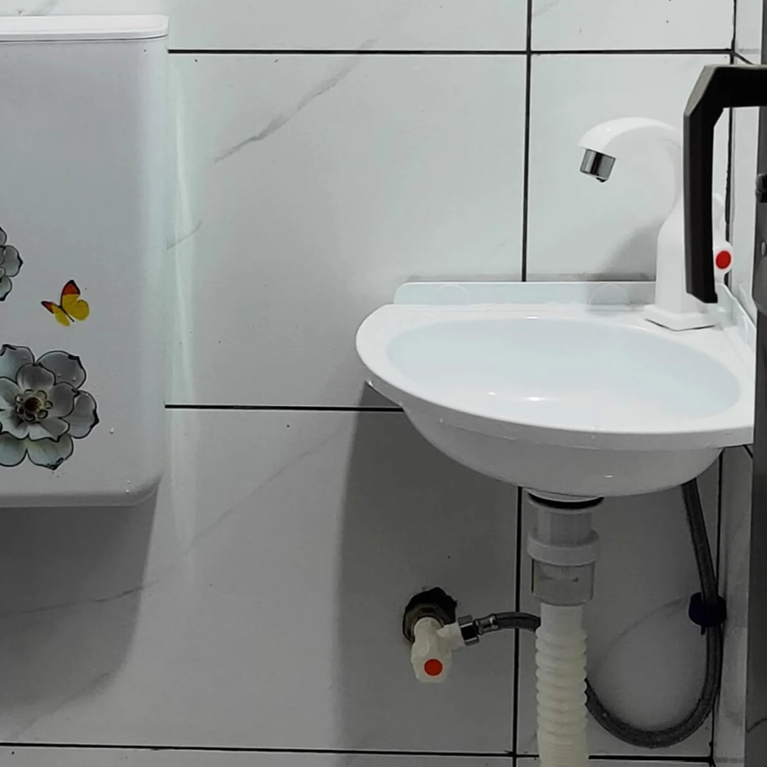 Lavabo de esquina para montaje en pared, 27,5 x 27,5 x 10 cm, plástico, blanco, con desagüe