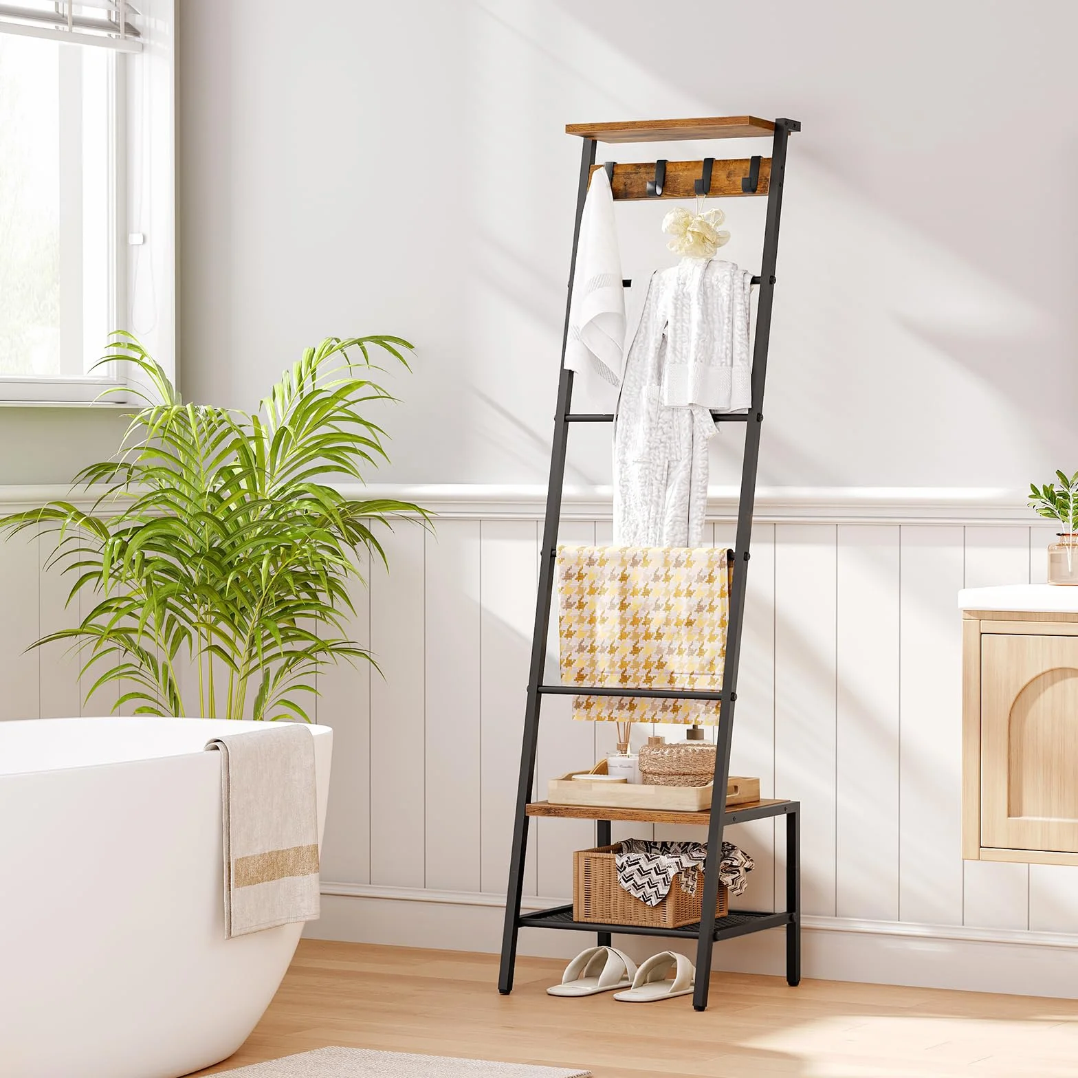 HOOBRO Toallero Escalera, Estantería para Mantas de * Niveles, para Salón y Dormitorio, con Ganchos, Marco de Metal, Forma de Jirafa, Estilo Industrial, Marrón Rústico y Negro EBF13CJ01