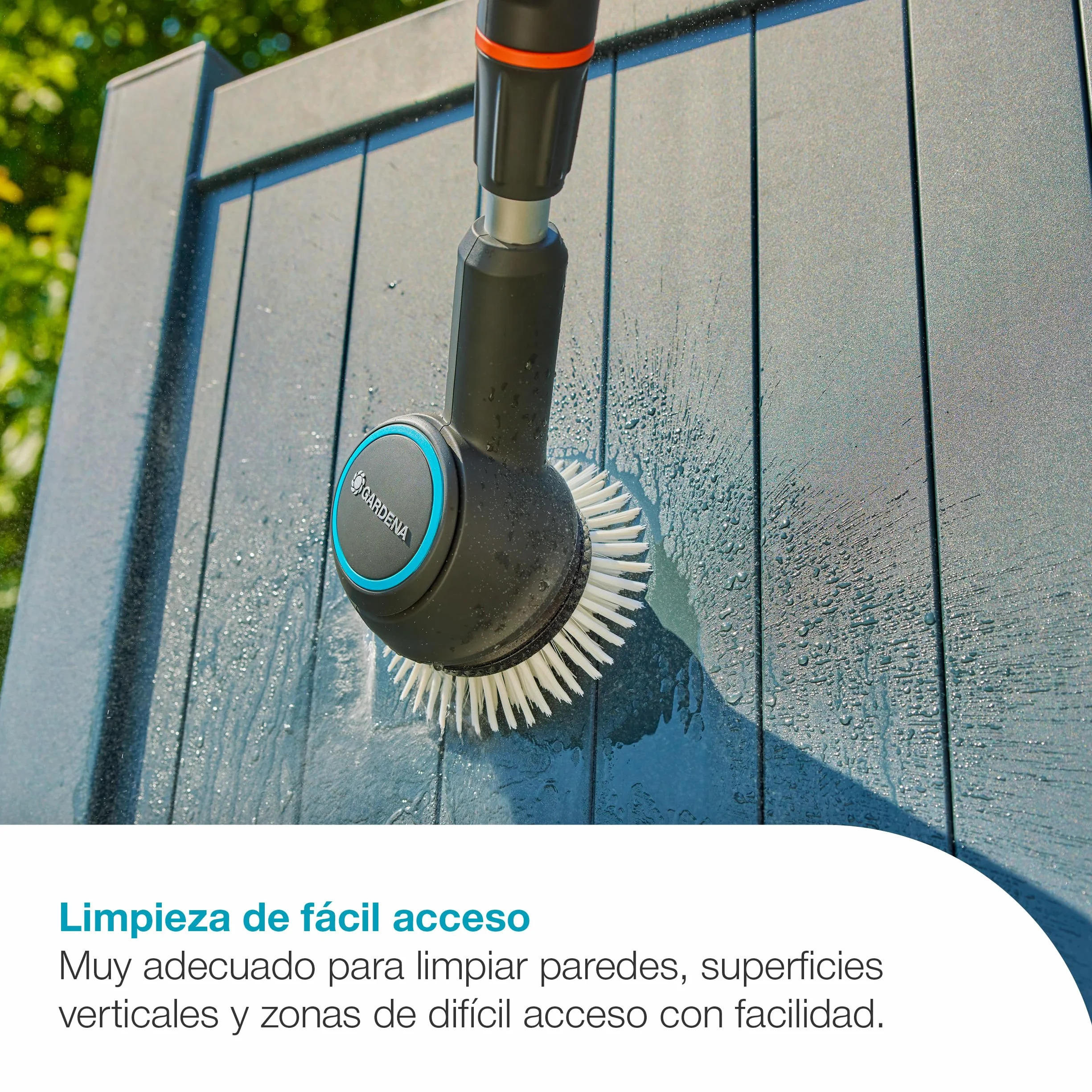 Gardena Limpiador AquaBrush a batería Compact 02/18V P4A Solo: Exterior, Funcionamiento con un Solo Toque, Limpieza Vertical, Ergonómico y Ajustable, Sin Cable (14840-55)