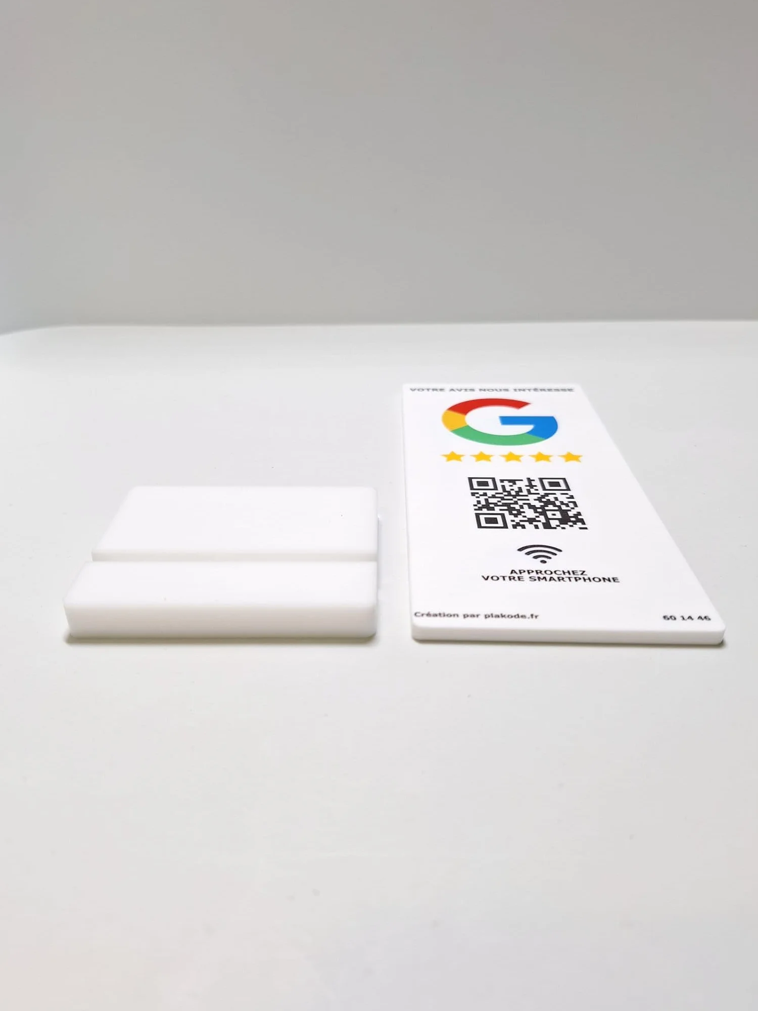 Placa NFC y código QR con soporte vertical para comentarios de Google - 15x7 cm - Ideal para letreros y restaurantes, soporte vertical (blanco)
