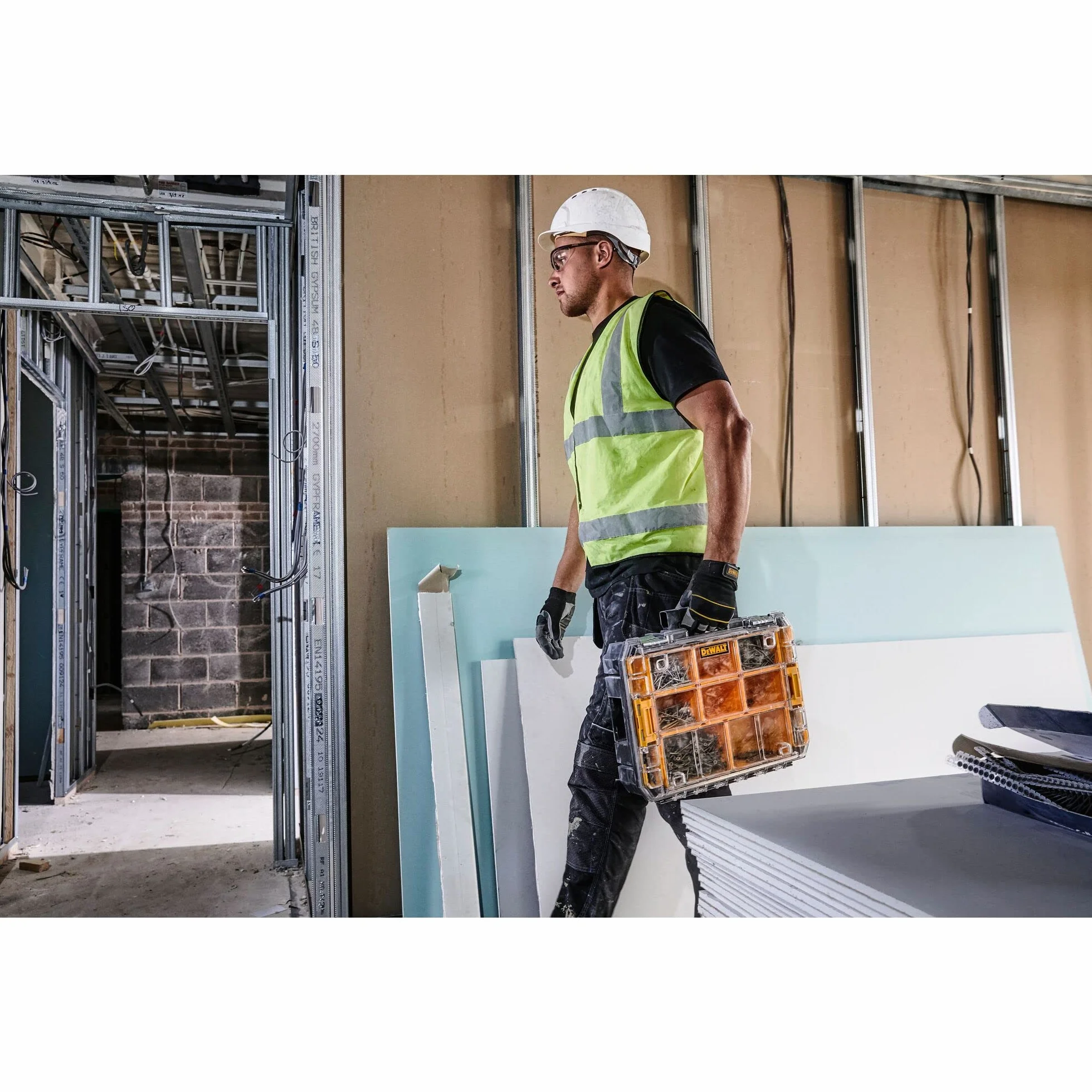 DEWALT DWST82968-1, Organizador con tapa transparente TSTAK V, IP54, Volumen 7,8L, Para piezas pequeñas y accesorios, Tapa de policarbonato transparente