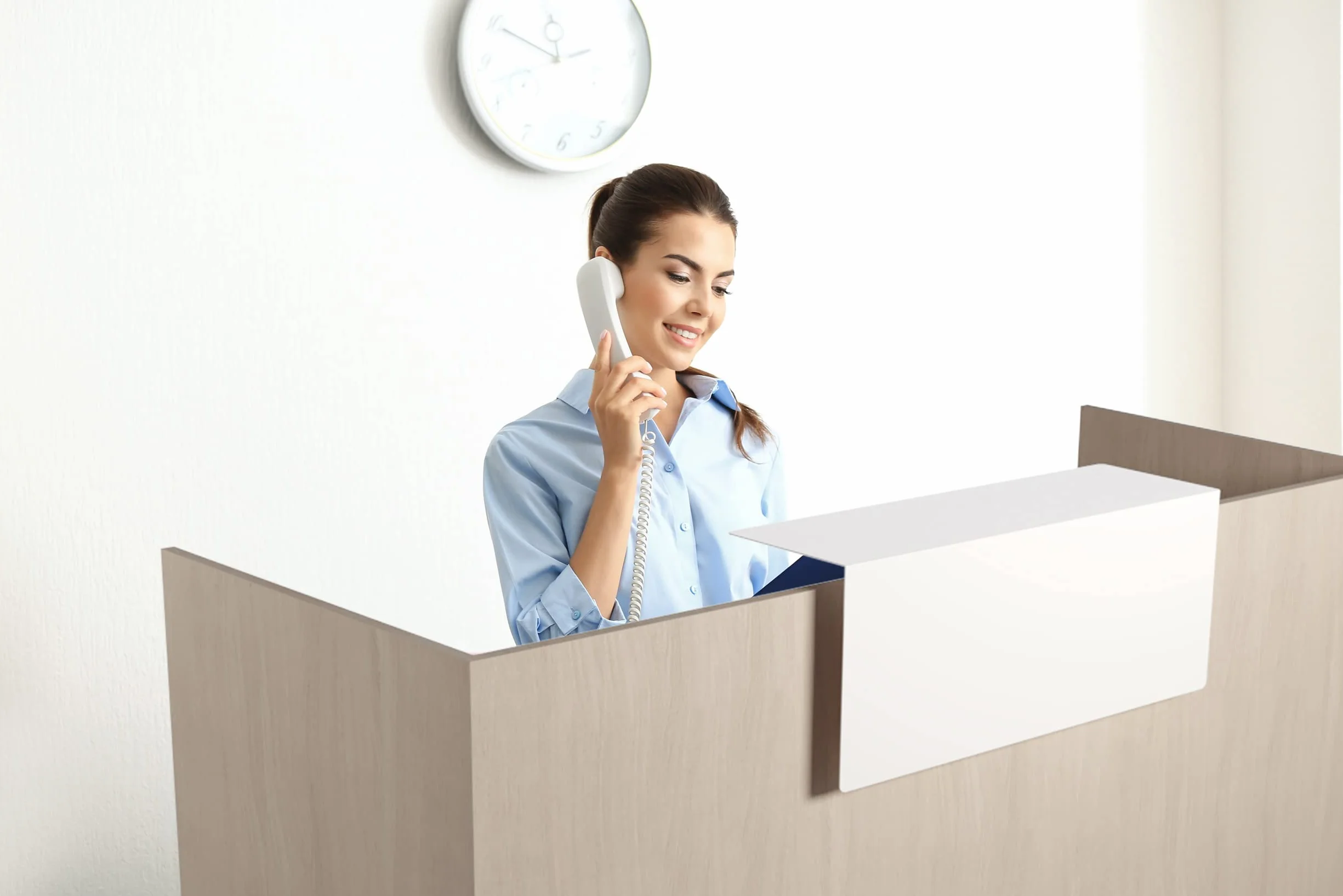 Mesa Mostrador Recepción Blanco 1400mm OFITURIA Mueble Escritorio Oficina Tienda