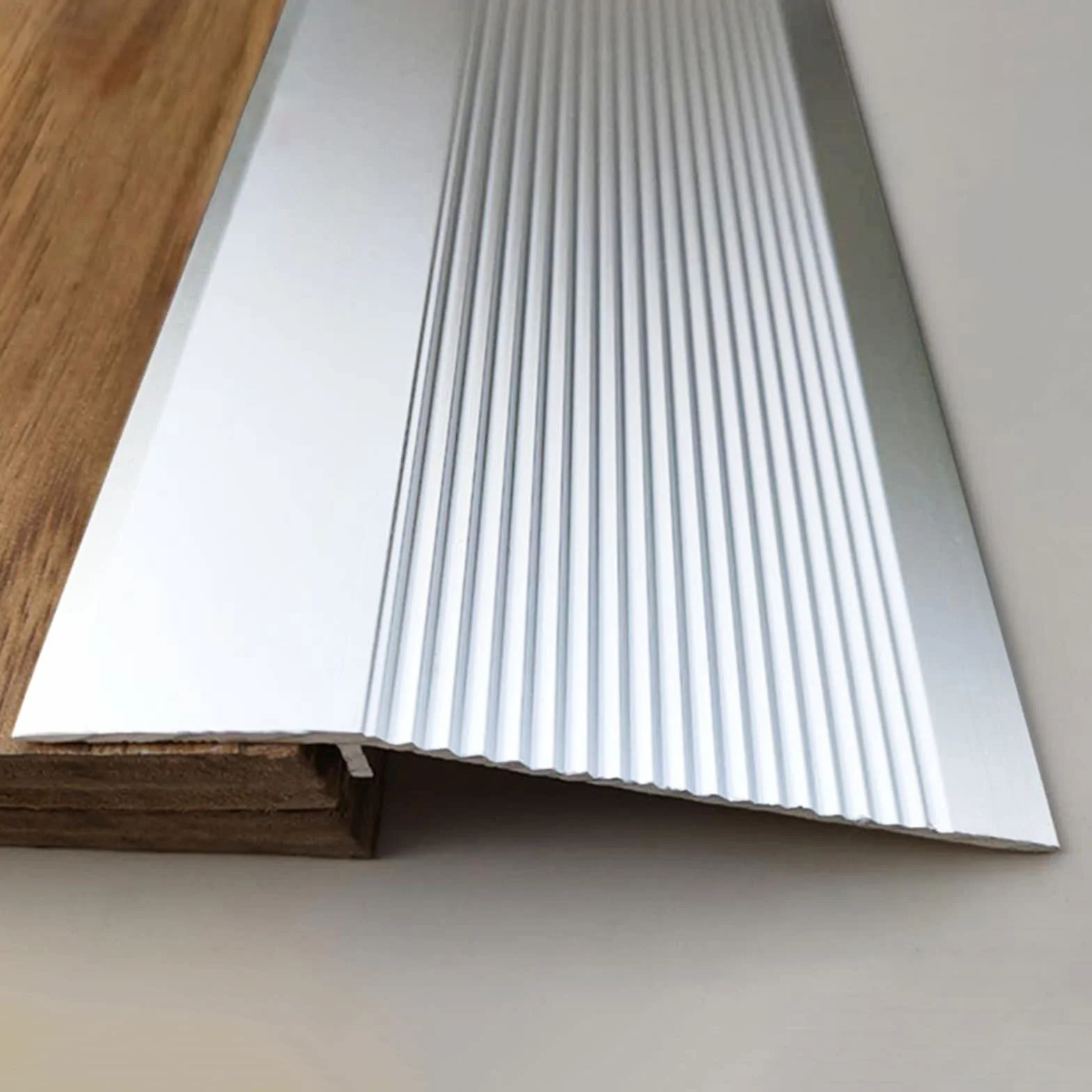 Tapajuntas Suelo 10cm Extra Ancho Tira De Transición De Piso De Aluminio, Reductor De Umbral De Alfombra/Baldosas para Pisos De Vinilo, Rampa De Entrada para Caminantes Caseros