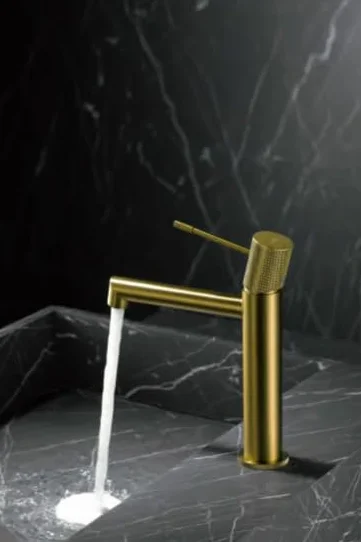 IMEX Grifo Monomando Lavabo - BDD038-1 Cuerpo de Latón, Cartucho Cerámico Ø26mm TOP, Flexos 3/8”, Serie Line (Oro Cepillado)