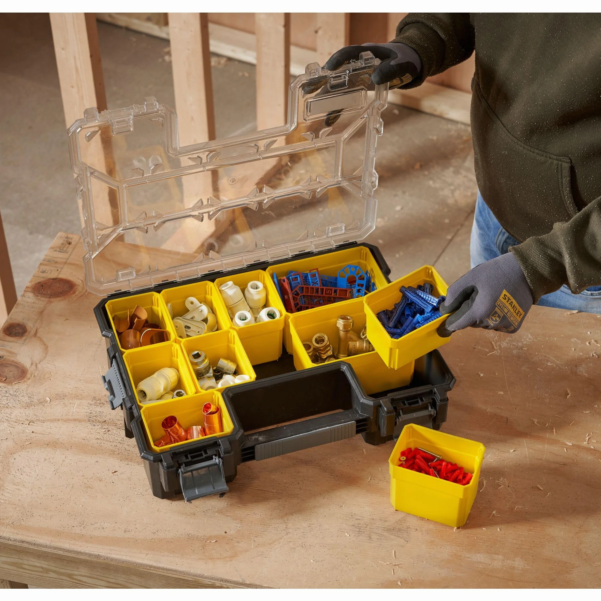 Stanley Caja de almacenamiento FatMax (44,29 cm x 35,60 cm x 11,00 cm, compartimentos profundos, cierres de plástico robustos, cajas extraíbles, tapa resistente a arañazos y golpes) 1-97-521