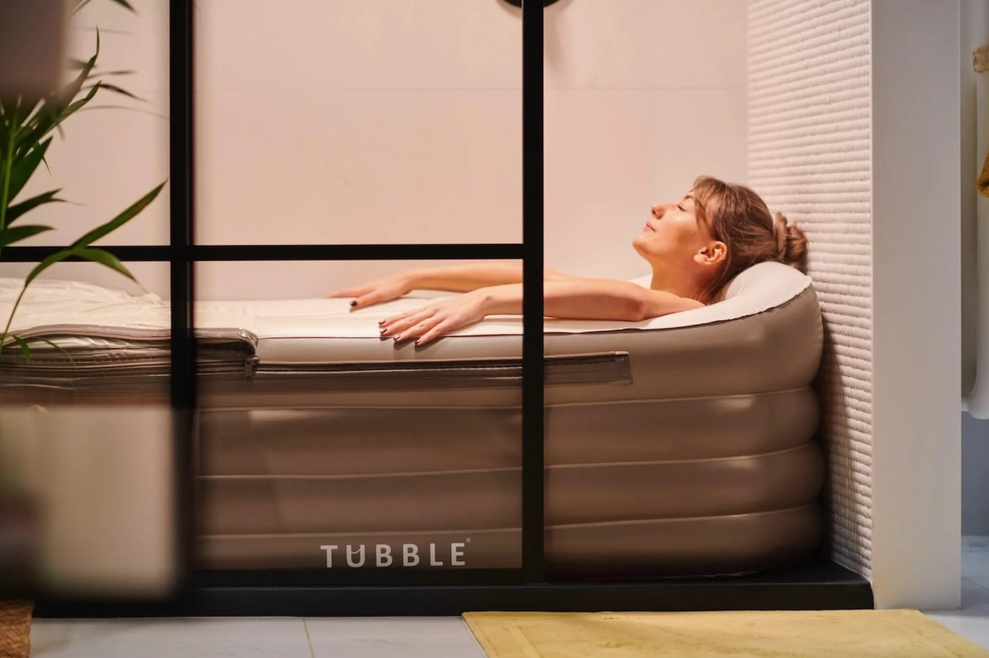 Tubble® Royale Bañera Inflable Adulto Ambient Taupe 255 L - Spa Portátil Baño Caliente y Hielo, Montaje en 1 Min, Relajación, Hasta 188 cm, Uso Interior y Exterior