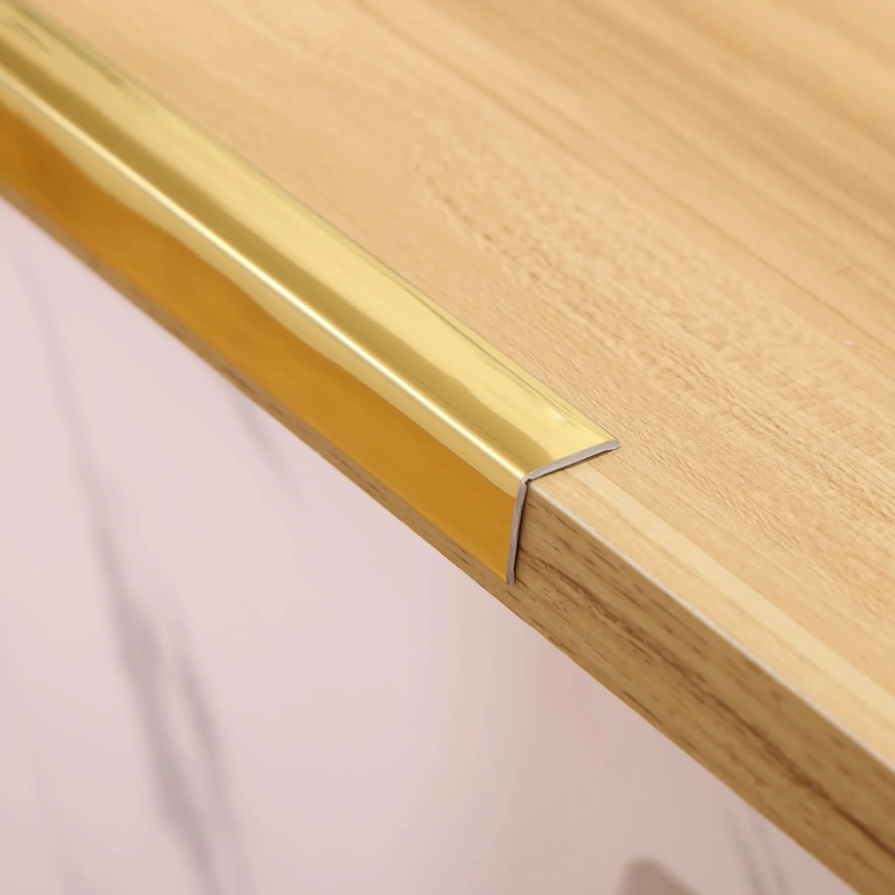 Trimold Brillante Dorado Moldura Multifuncional para Pared 5m x 2cm