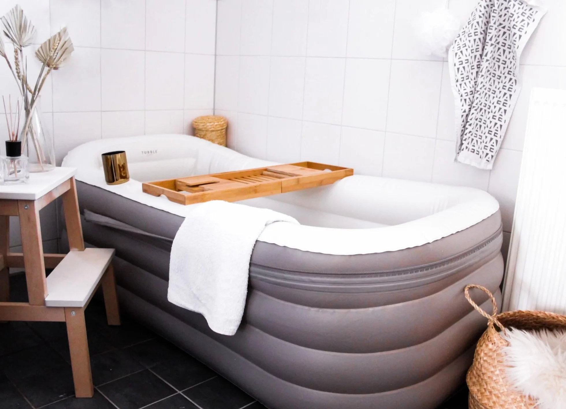 Tubble® Royale Bañera Inflable Adulto Ambient Taupe 255 L - Spa Portátil Baño Caliente y Hielo, Montaje en 1 Min, Relajación, Hasta 188 cm, Uso Interior y Exterior