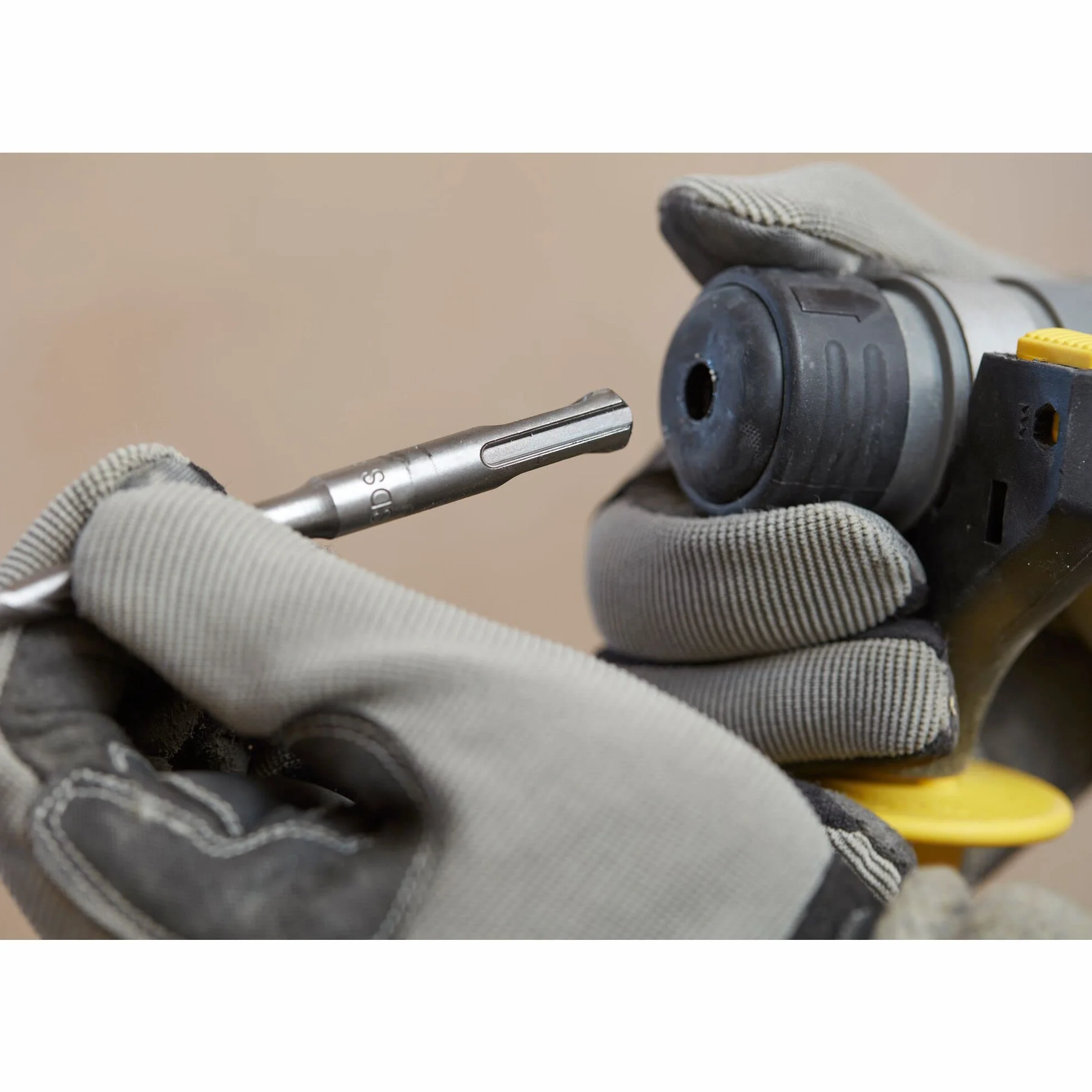 STANLEY FATMAX Martillo SDS-Plus V20 18V, Motor Sin Escobillas, 2J Impacto, 3 Modos (rotativo, percutor y cincelador), Incluye: 2 Baterías 4.0Ah, Cargador, Maletín PRO-STACK, SFMCH900M22-QW