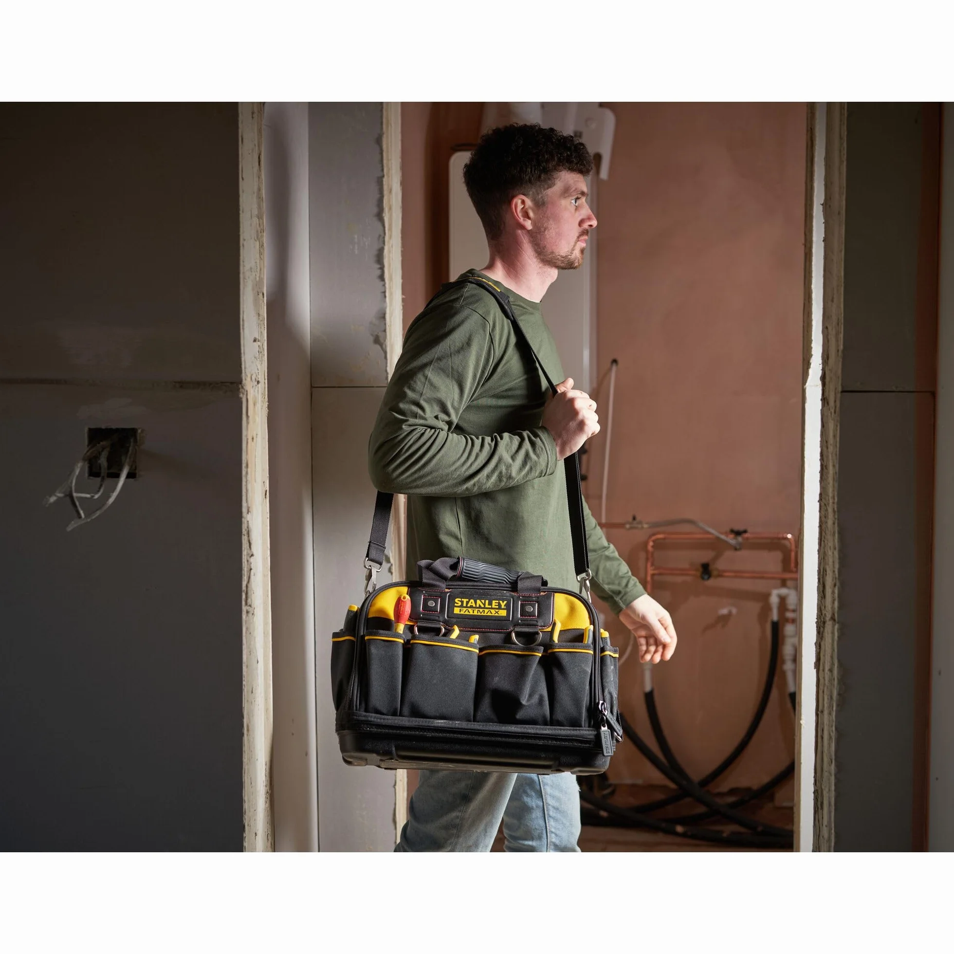 STANLEY FATMAX Bolsa de Herramientas Acceso Múltiple, Estructura Rígida, Tamaño 41x29x24 cm, Bolsillo frontal con cierre, Asa ajustable, Acceso a las herramientas, FMST1-73607
